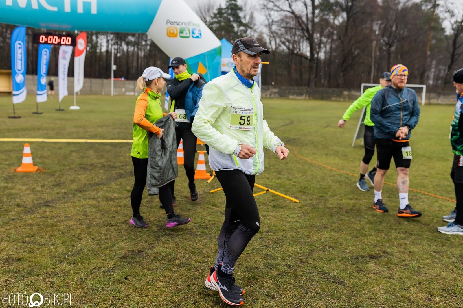 Zdjęcie w galerii na portalu naszraciborz.pl: Kuźniański Półmaraton Leśny. Były prezydent Raciborza pobiegł na swoje 80. urodziny [FOTO i WIDEO] wiadomości z regionu
