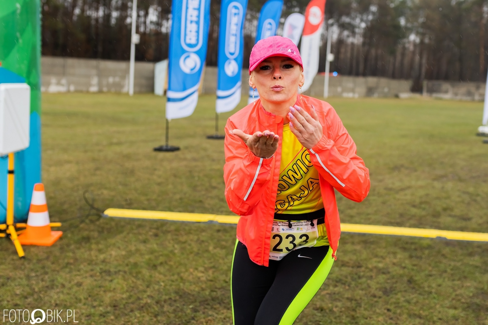 Zdjęcie w galerii na portalu naszraciborz.pl: Kuźniański Półmaraton Leśny. Były prezydent Raciborza pobiegł na swoje 80. urodziny [FOTO i WIDEO] wiadomości z regionu