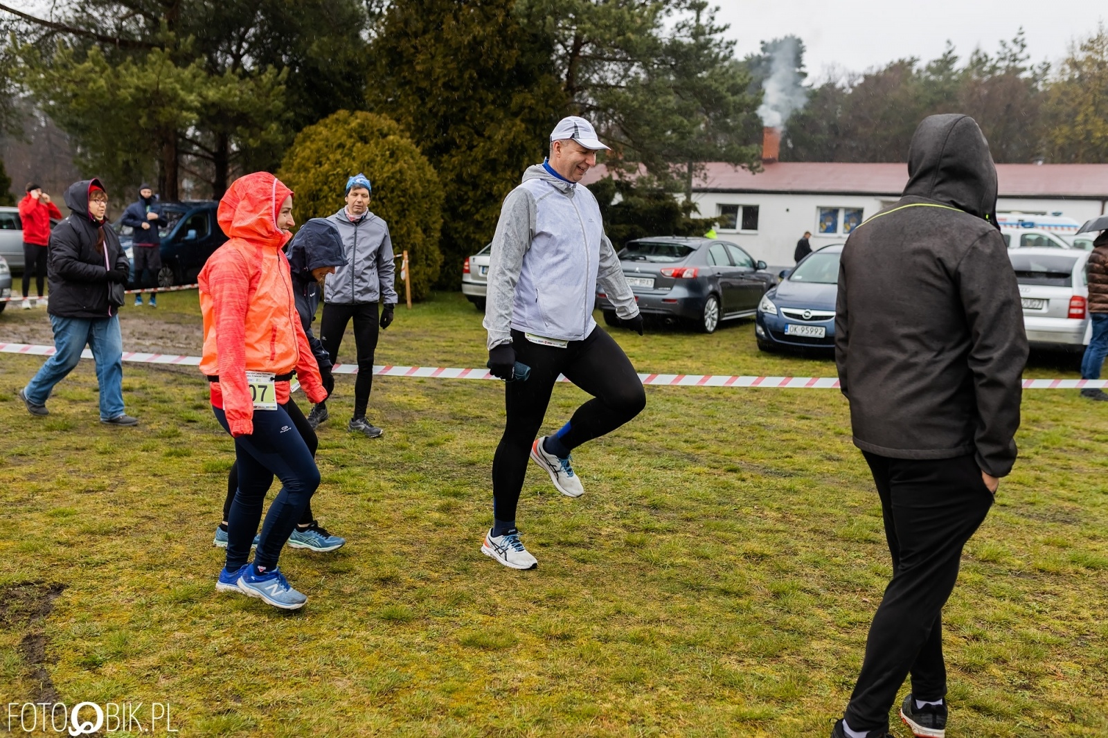 Zdjęcie w galerii na portalu naszraciborz.pl: Kuźniański Półmaraton Leśny. Były prezydent Raciborza pobiegł na swoje 80. urodziny [FOTO i WIDEO] wiadomości z regionu