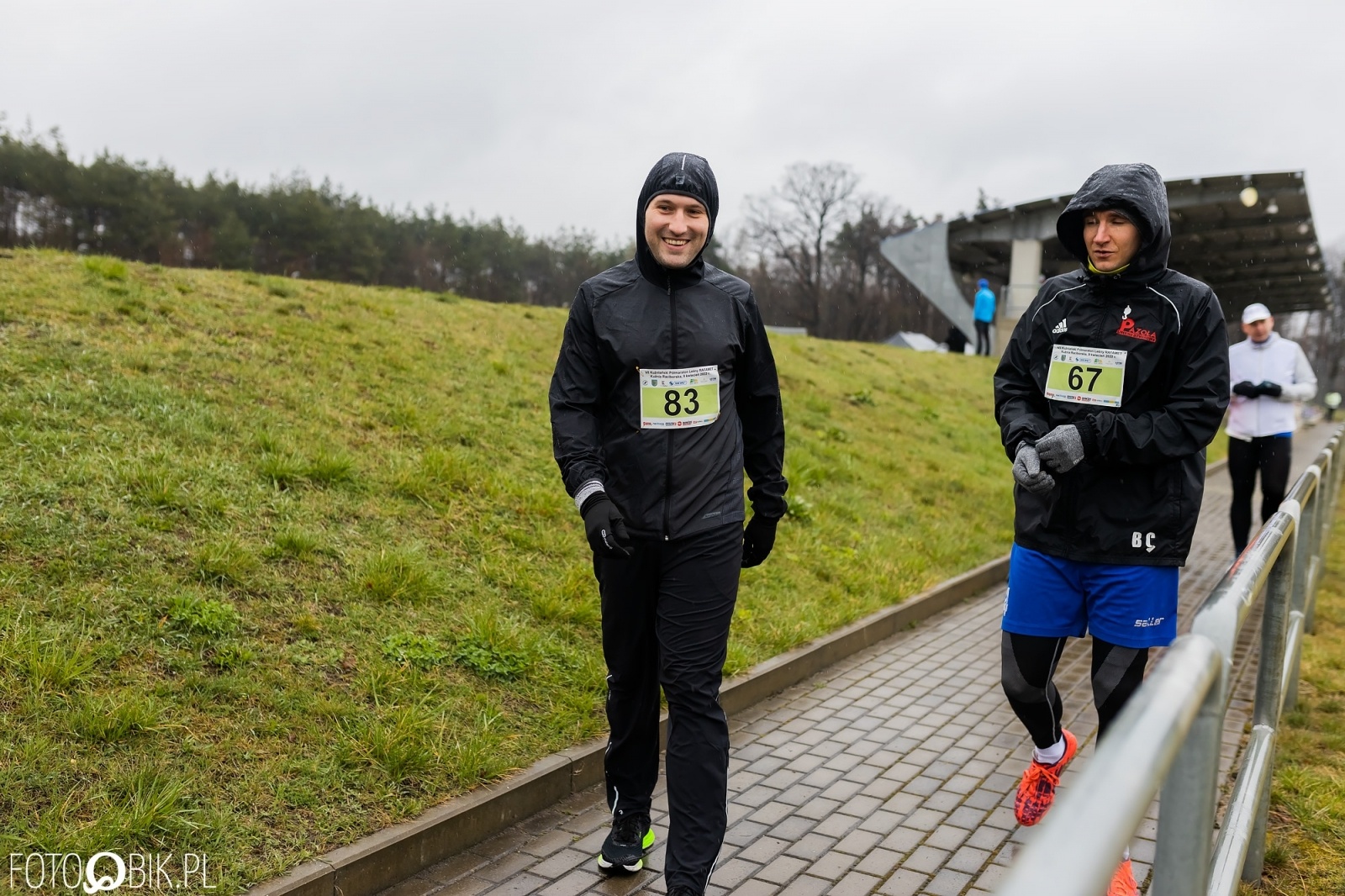 Zdjęcie w galerii na portalu naszraciborz.pl: Kuźniański Półmaraton Leśny. Były prezydent Raciborza pobiegł na swoje 80. urodziny [FOTO i WIDEO] wiadomości z regionu