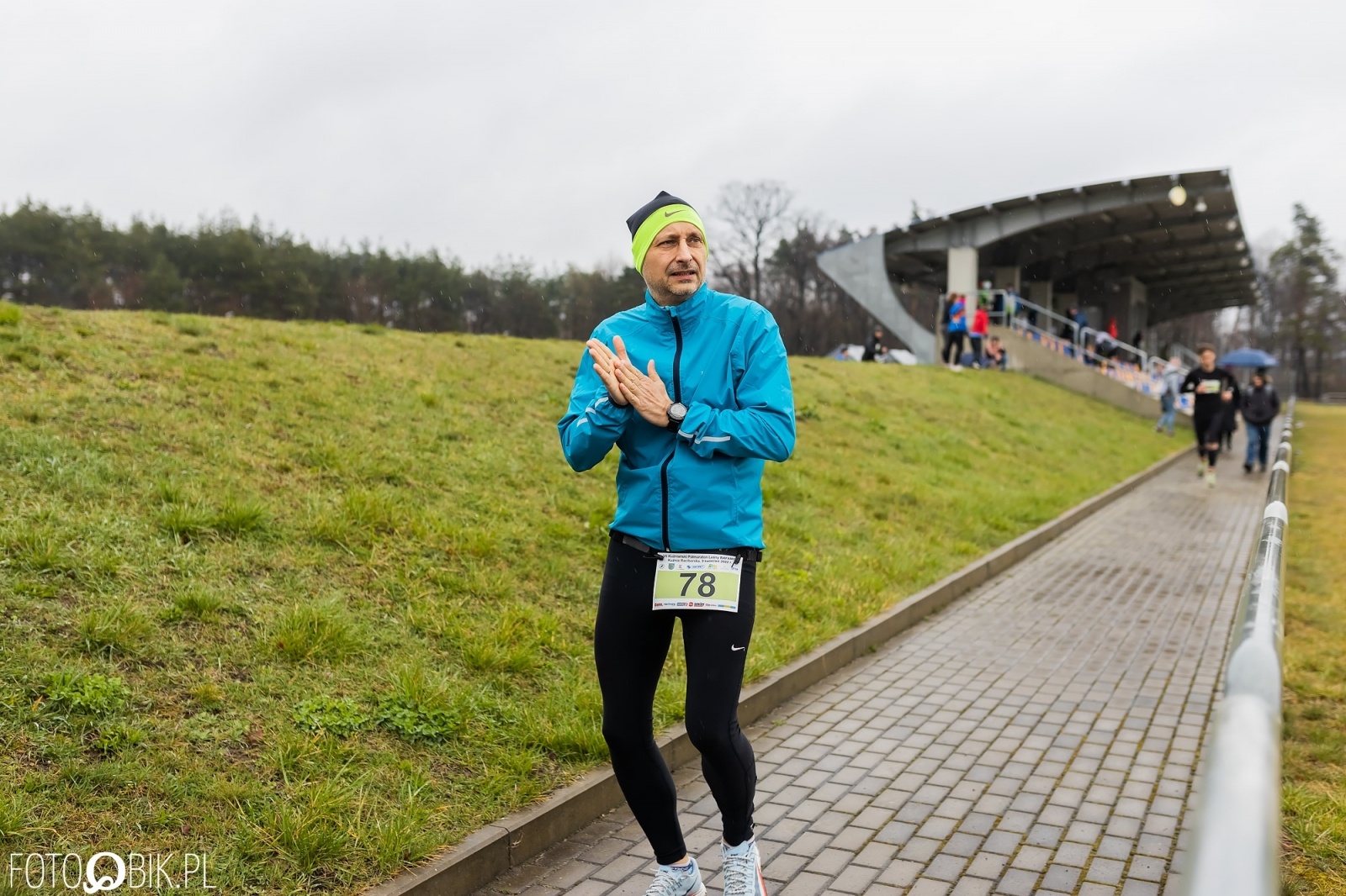 Zdjęcie w galerii na portalu naszraciborz.pl: Kuźniański Półmaraton Leśny. Były prezydent Raciborza pobiegł na swoje 80. urodziny [FOTO i WIDEO] wiadomości z regionu