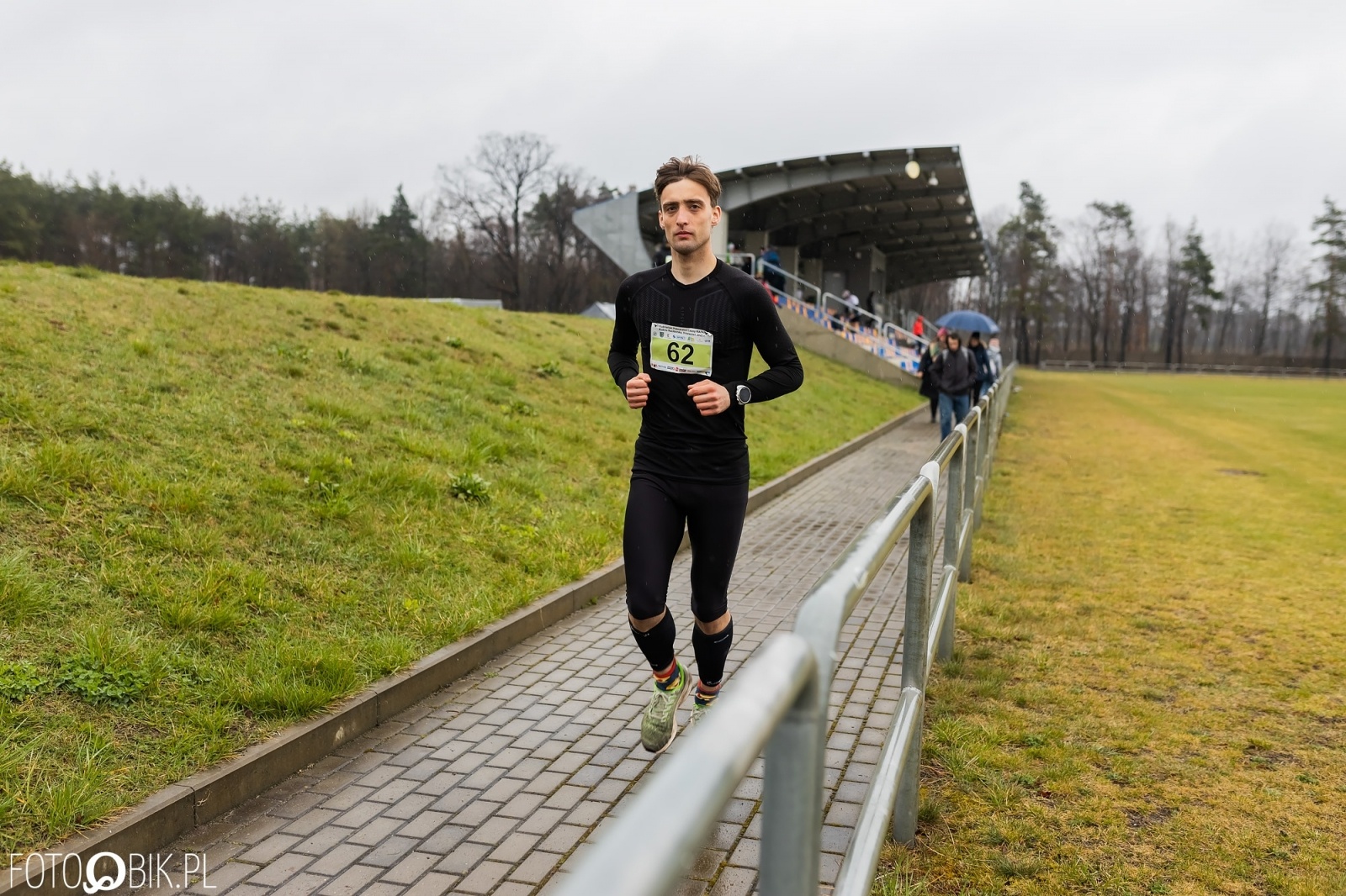 Zdjęcie w galerii na portalu naszraciborz.pl: Kuźniański Półmaraton Leśny. Były prezydent Raciborza pobiegł na swoje 80. urodziny [FOTO i WIDEO] wiadomości z regionu