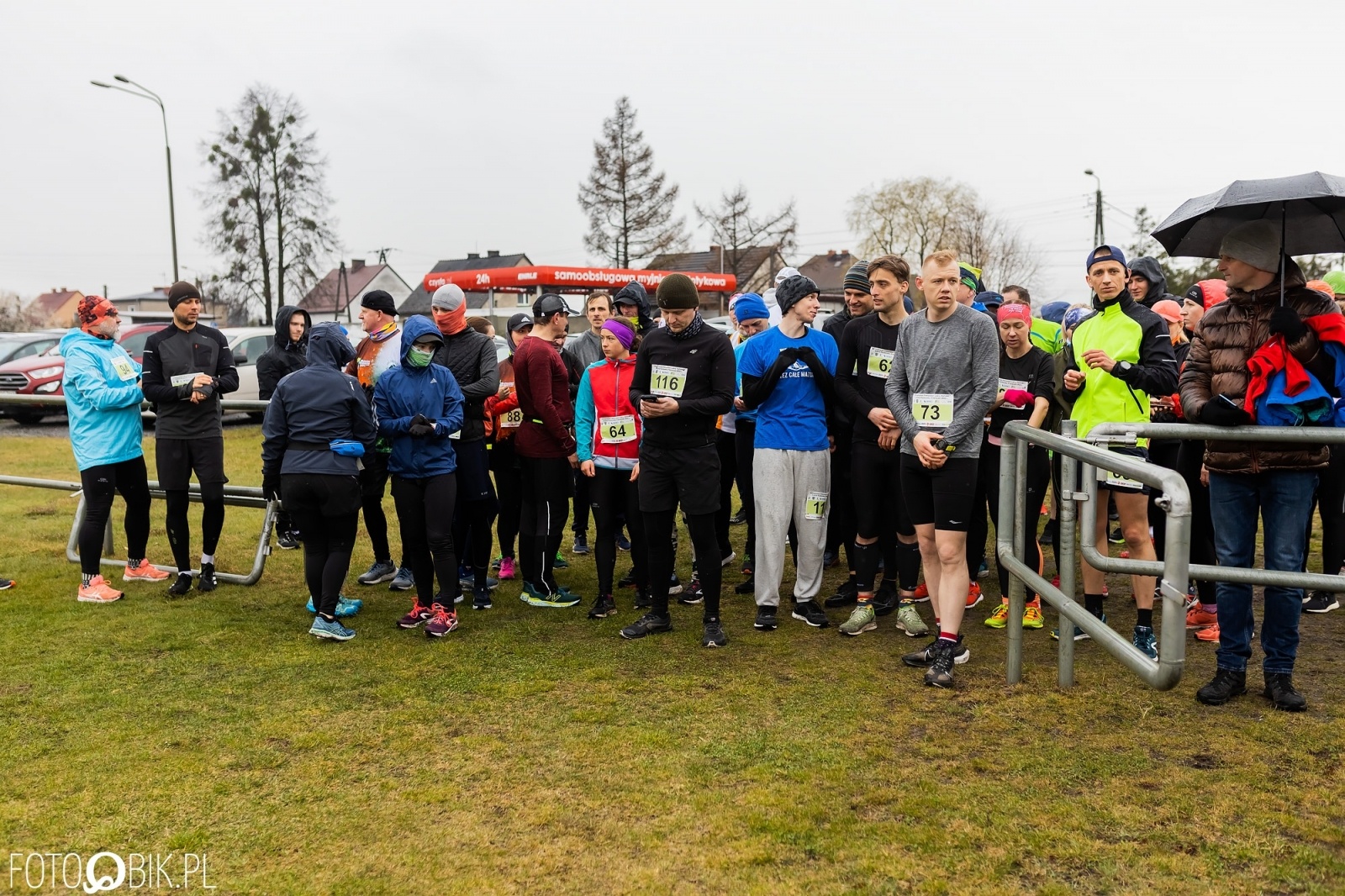 Zdjęcie w galerii na portalu naszraciborz.pl: Kuźniański Półmaraton Leśny. Były prezydent Raciborza pobiegł na swoje 80. urodziny [FOTO i WIDEO] wiadomości z regionu
