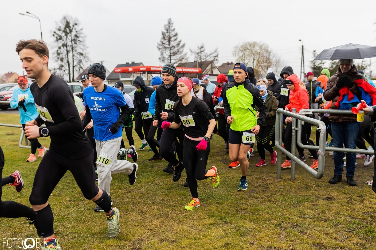 Zdjęcie w galerii na portalu naszraciborz.pl: Kuźniański Półmaraton Leśny. Były prezydent Raciborza pobiegł na swoje 80. urodziny [FOTO i WIDEO] wiadomości z regionu