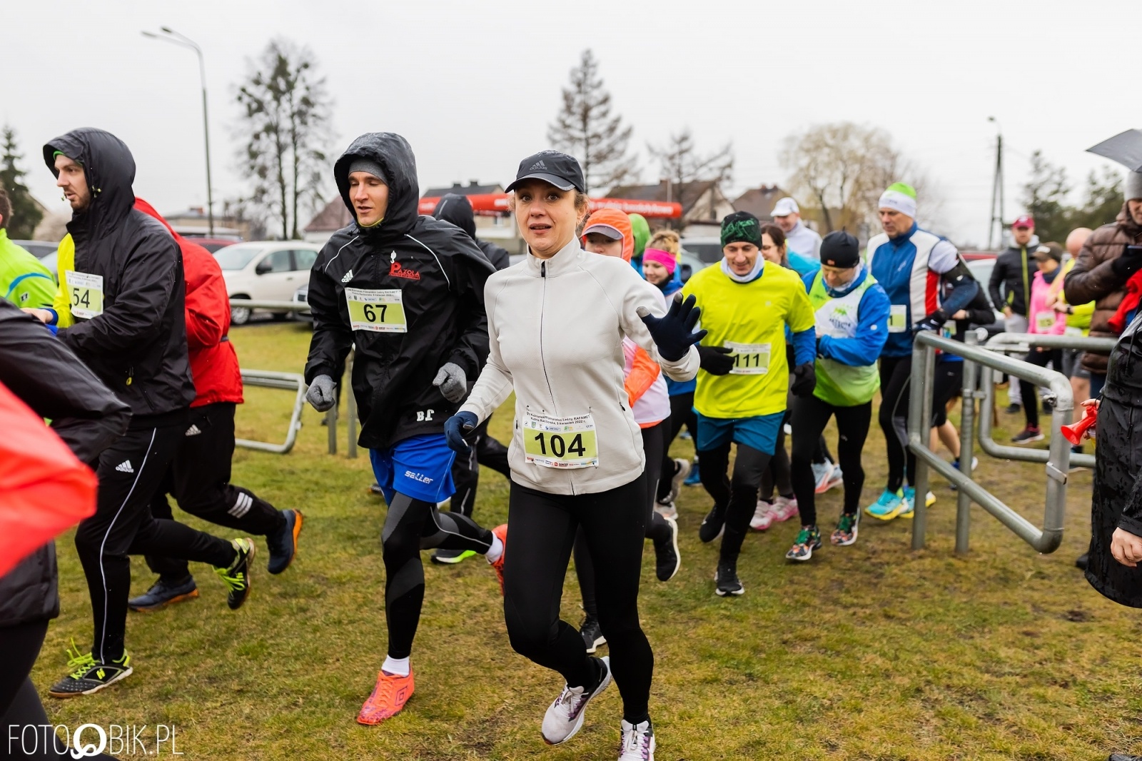 Zdjęcie w galerii na portalu naszraciborz.pl: Kuźniański Półmaraton Leśny. Były prezydent Raciborza pobiegł na swoje 80. urodziny [FOTO i WIDEO] wiadomości z regionu