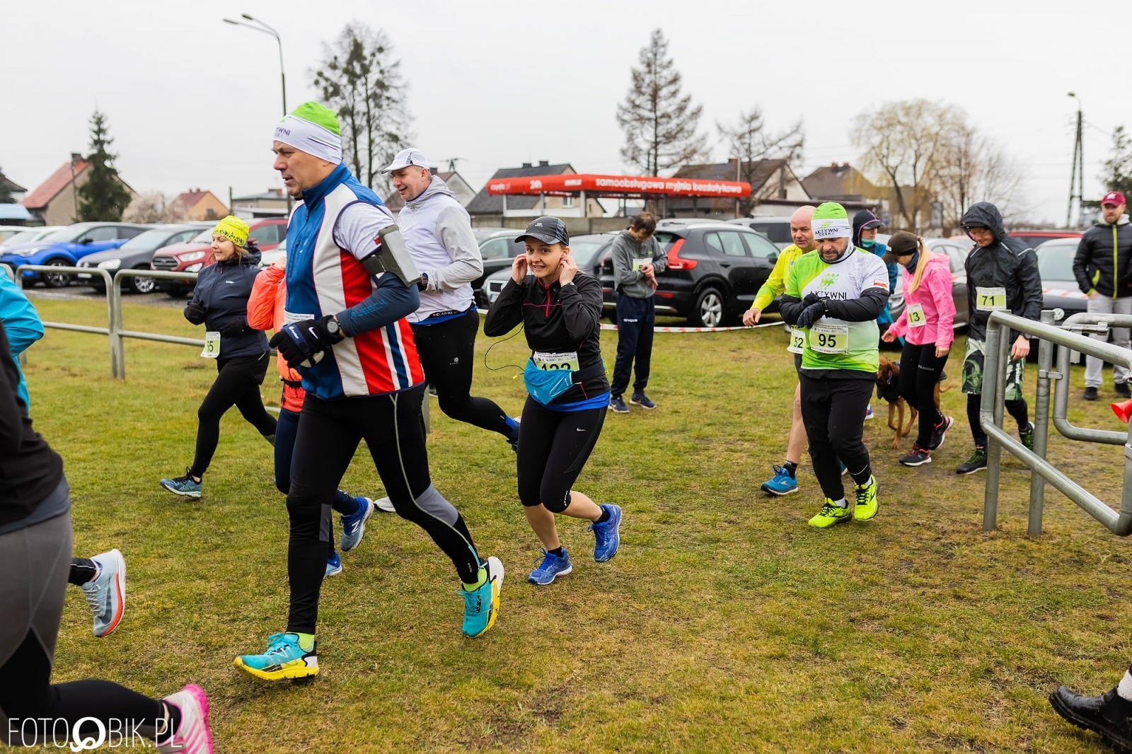Zdjęcie w galerii na portalu naszraciborz.pl: Kuźniański Półmaraton Leśny. Były prezydent Raciborza pobiegł na swoje 80. urodziny [FOTO i WIDEO] wiadomości z regionu