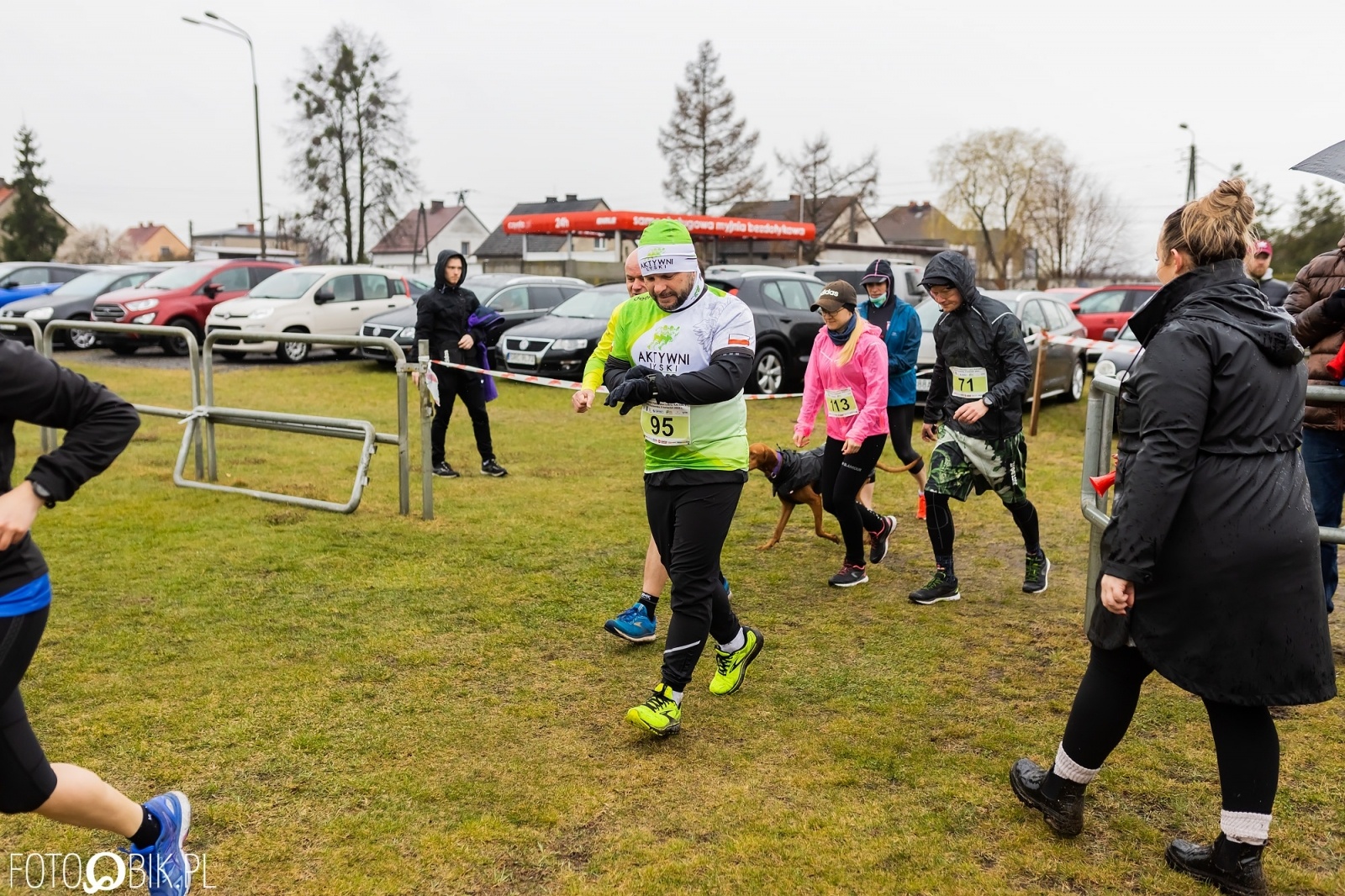 Zdjęcie w galerii na portalu naszraciborz.pl: Kuźniański Półmaraton Leśny. Były prezydent Raciborza pobiegł na swoje 80. urodziny [FOTO i WIDEO] wiadomości z regionu