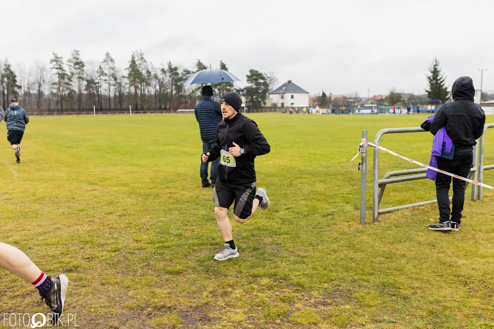 Zdjęcie w galerii na portalu naszraciborz.pl: Kuźniański Półmaraton Leśny. Były prezydent Raciborza pobiegł na swoje 80. urodziny [FOTO i WIDEO] wiadomości z regionu