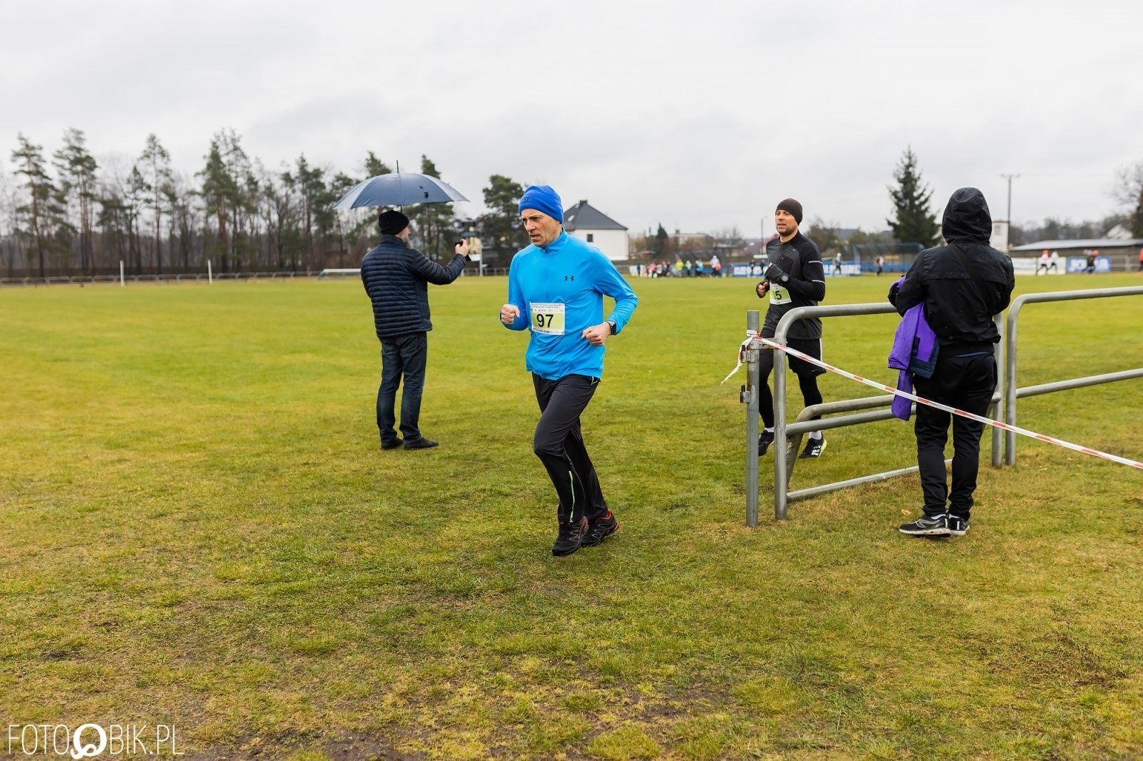 Zdjęcie w galerii na portalu naszraciborz.pl: Kuźniański Półmaraton Leśny. Były prezydent Raciborza pobiegł na swoje 80. urodziny [FOTO i WIDEO] wiadomości z regionu