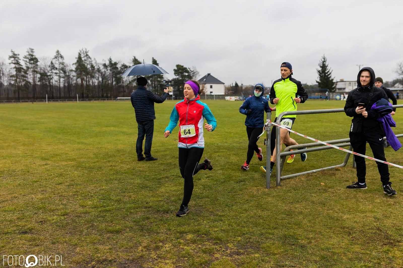 Zdjęcie w galerii na portalu naszraciborz.pl: Kuźniański Półmaraton Leśny. Były prezydent Raciborza pobiegł na swoje 80. urodziny [FOTO i WIDEO] wiadomości z regionu