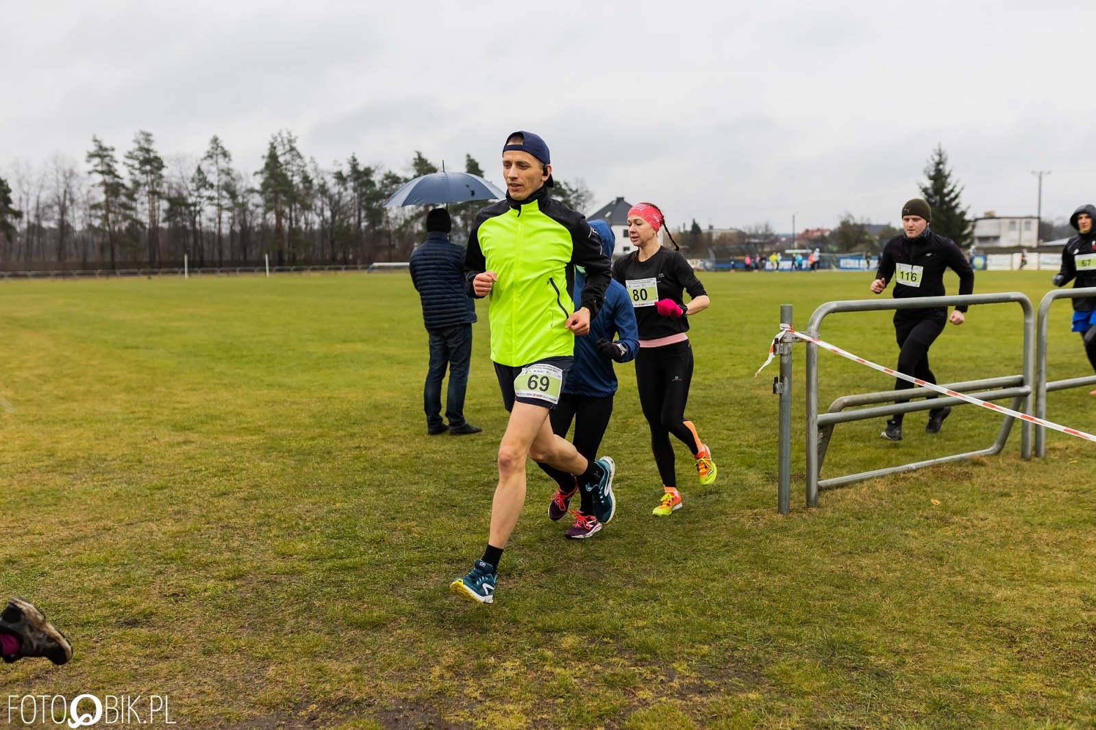 Zdjęcie w galerii na portalu naszraciborz.pl: Kuźniański Półmaraton Leśny. Były prezydent Raciborza pobiegł na swoje 80. urodziny [FOTO i WIDEO] wiadomości z regionu