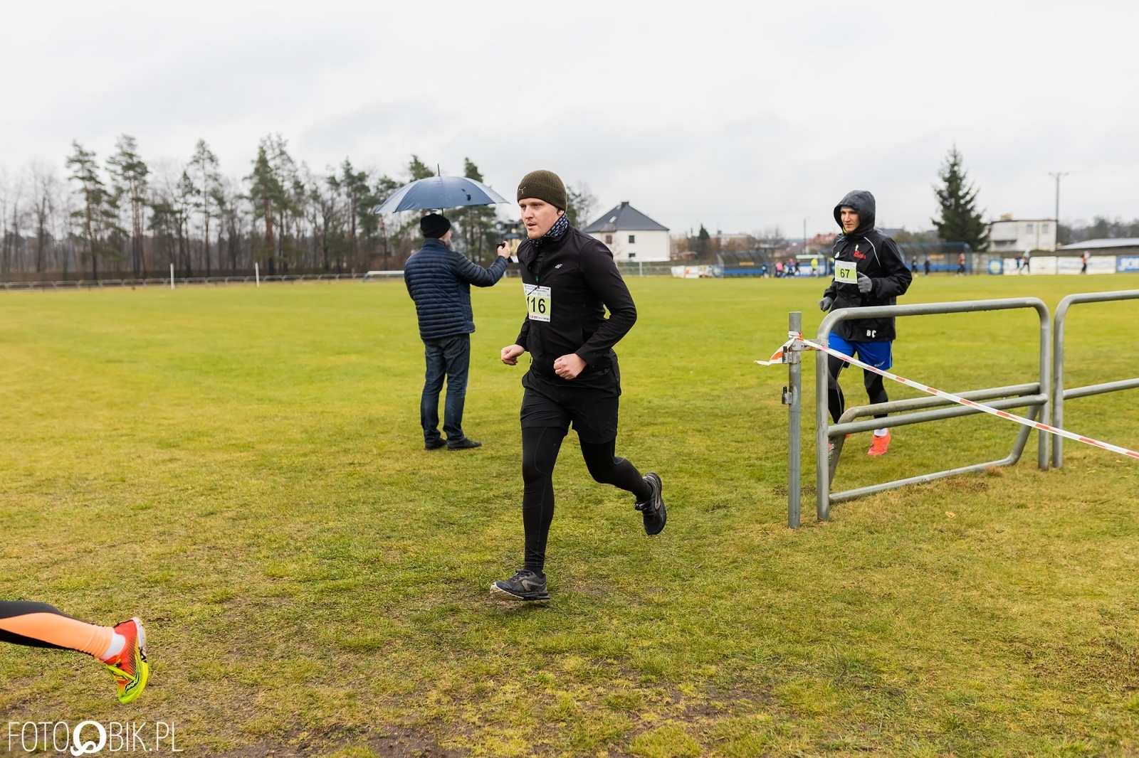Zdjęcie w galerii na portalu naszraciborz.pl: Kuźniański Półmaraton Leśny. Były prezydent Raciborza pobiegł na swoje 80. urodziny [FOTO i WIDEO] wiadomości z regionu