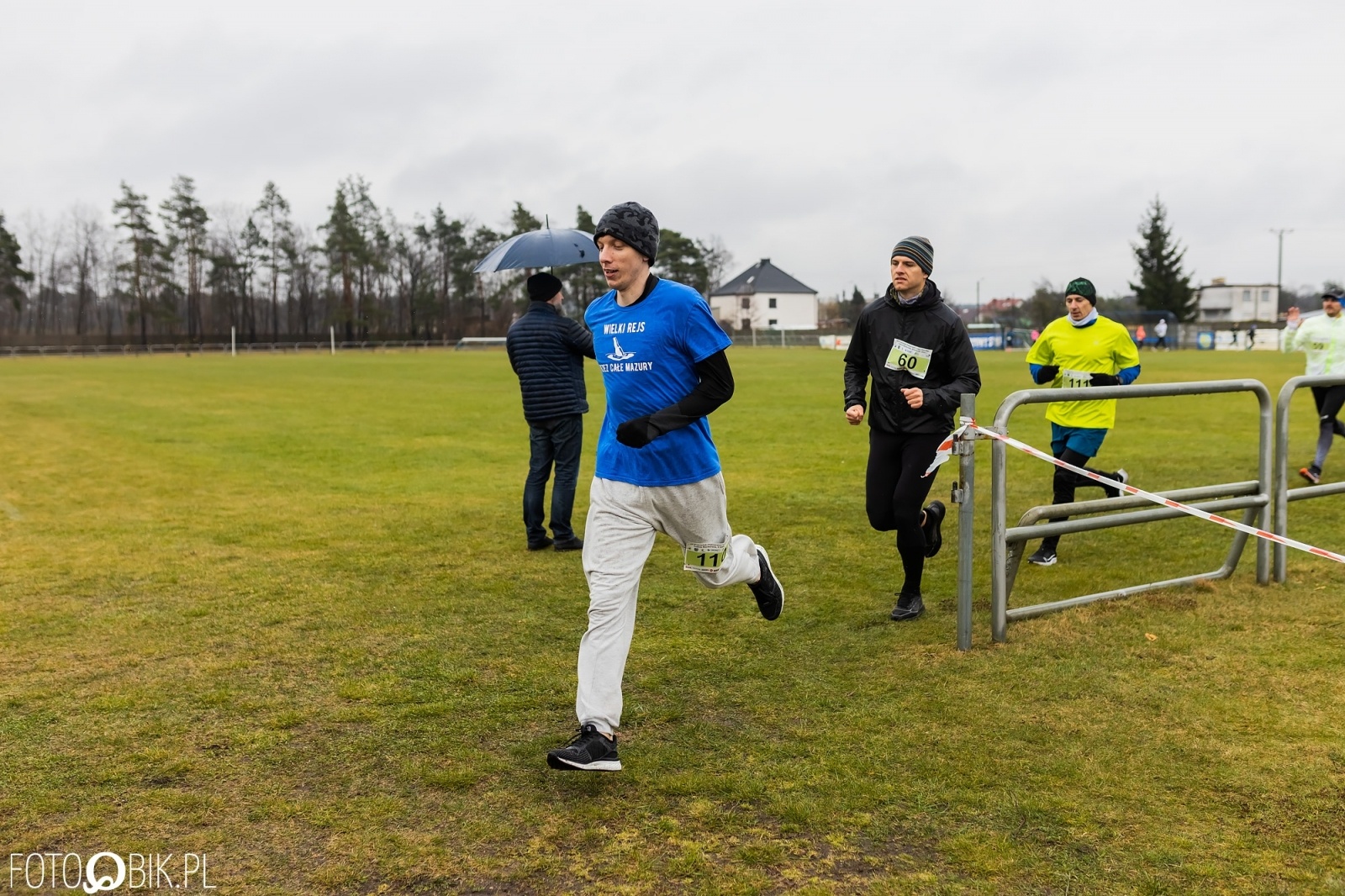 Zdjęcie w galerii na portalu naszraciborz.pl: Kuźniański Półmaraton Leśny. Były prezydent Raciborza pobiegł na swoje 80. urodziny [FOTO i WIDEO] wiadomości z regionu