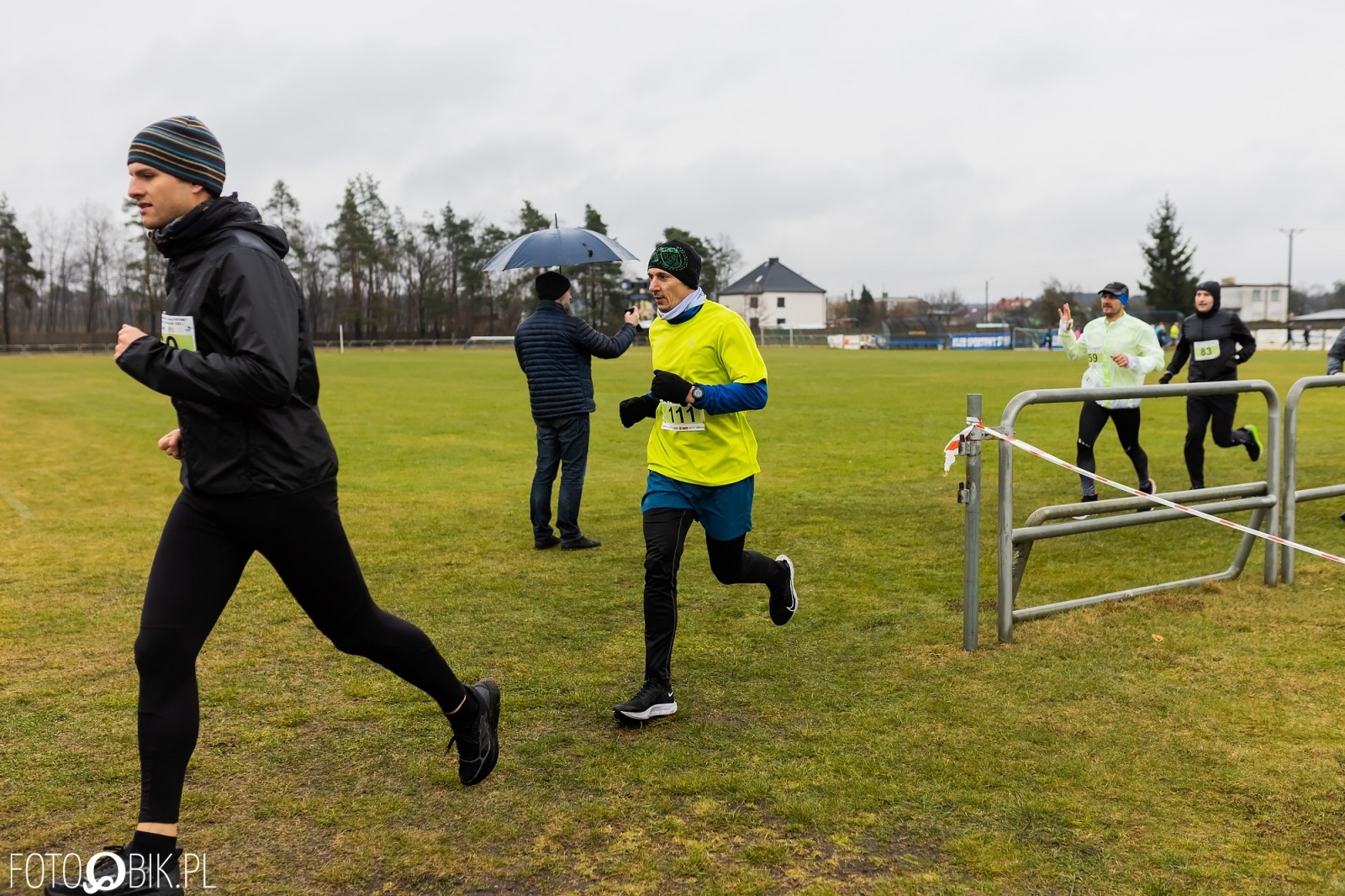 Zdjęcie w galerii na portalu naszraciborz.pl: Kuźniański Półmaraton Leśny. Były prezydent Raciborza pobiegł na swoje 80. urodziny [FOTO i WIDEO] wiadomości z regionu