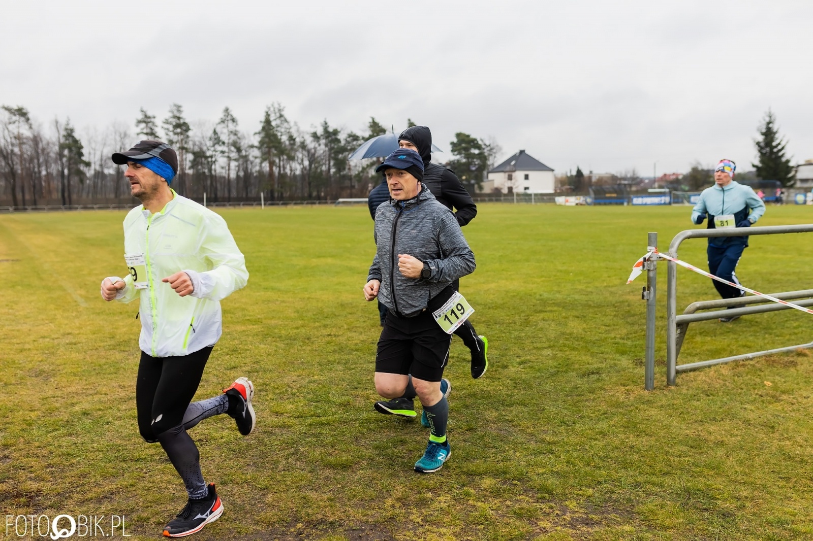 Zdjęcie w galerii na portalu naszraciborz.pl: Kuźniański Półmaraton Leśny. Były prezydent Raciborza pobiegł na swoje 80. urodziny [FOTO i WIDEO] wiadomości z regionu