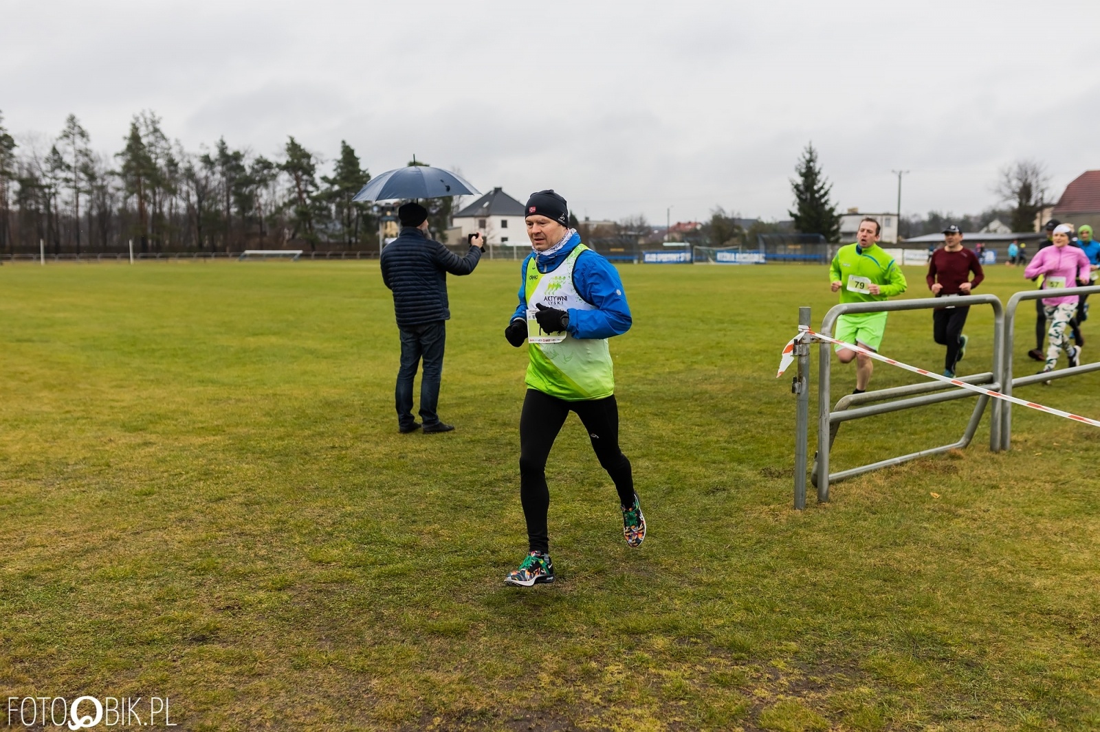 Zdjęcie w galerii na portalu naszraciborz.pl: Kuźniański Półmaraton Leśny. Były prezydent Raciborza pobiegł na swoje 80. urodziny [FOTO i WIDEO] wiadomości z regionu