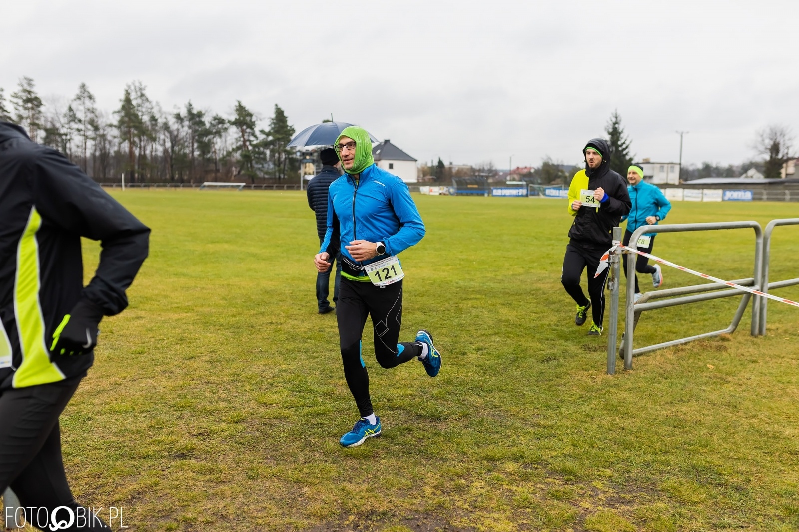 Zdjęcie w galerii na portalu naszraciborz.pl: Kuźniański Półmaraton Leśny. Były prezydent Raciborza pobiegł na swoje 80. urodziny [FOTO i WIDEO] wiadomości z regionu
