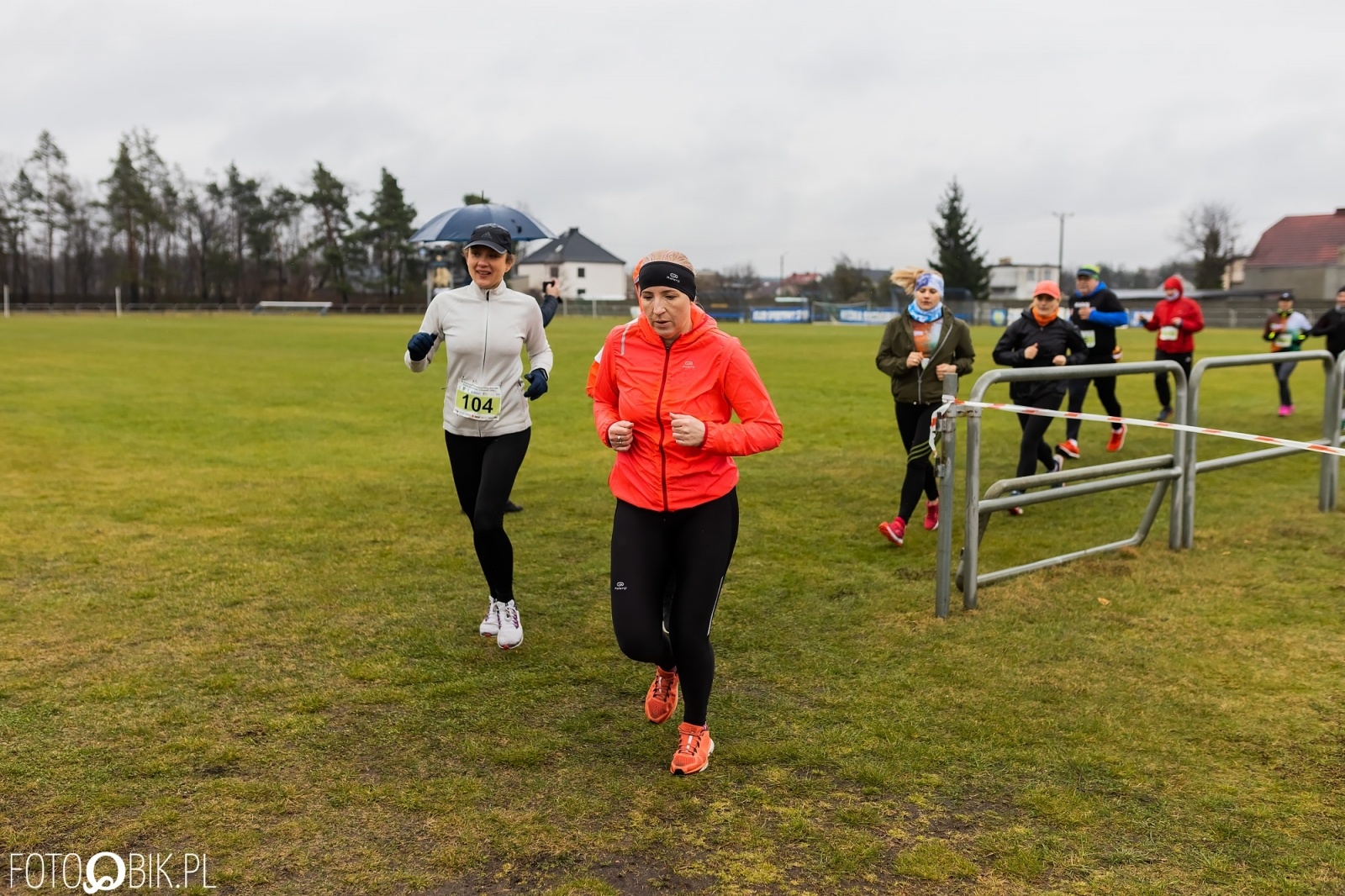 Zdjęcie w galerii na portalu naszraciborz.pl: Kuźniański Półmaraton Leśny. Były prezydent Raciborza pobiegł na swoje 80. urodziny [FOTO i WIDEO] wiadomości z regionu