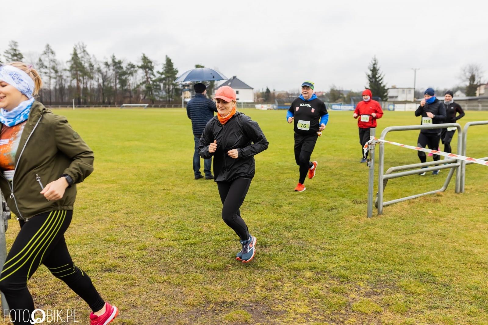 Zdjęcie w galerii na portalu naszraciborz.pl: Kuźniański Półmaraton Leśny. Były prezydent Raciborza pobiegł na swoje 80. urodziny [FOTO i WIDEO] wiadomości z regionu