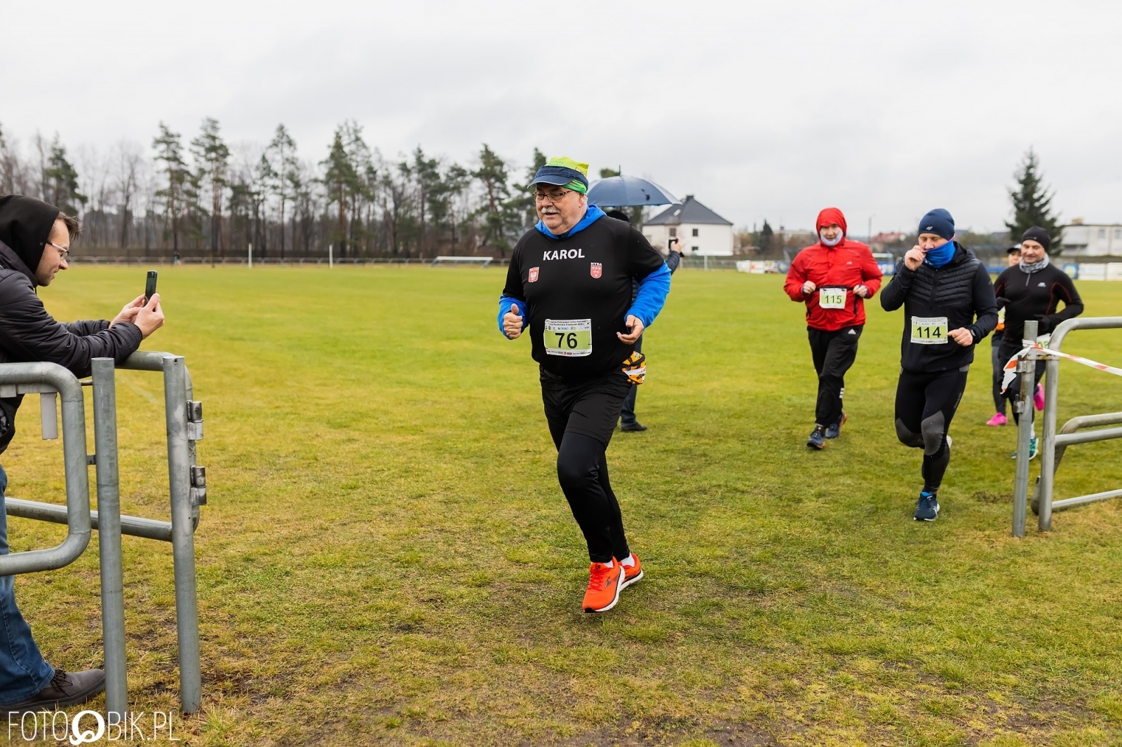 Zdjęcie w galerii na portalu naszraciborz.pl: Kuźniański Półmaraton Leśny. Były prezydent Raciborza pobiegł na swoje 80. urodziny [FOTO i WIDEO] wiadomości z regionu