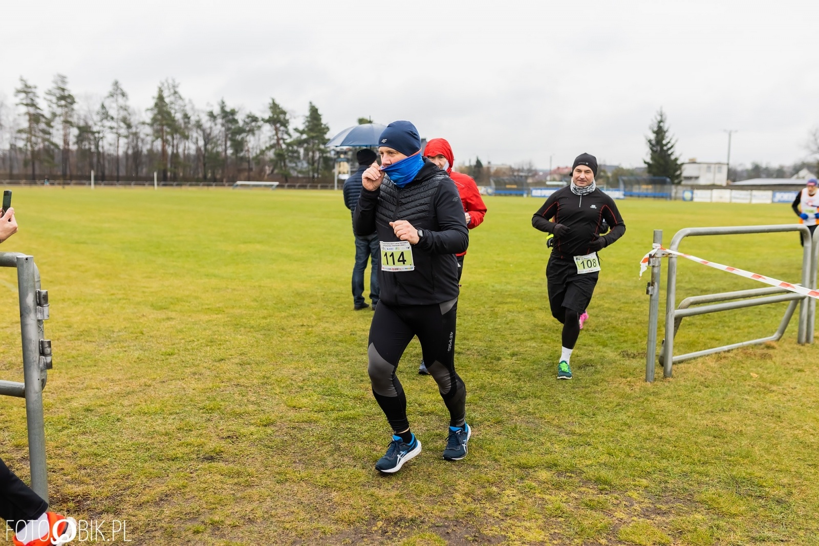 Zdjęcie w galerii na portalu naszraciborz.pl: Kuźniański Półmaraton Leśny. Były prezydent Raciborza pobiegł na swoje 80. urodziny [FOTO i WIDEO] wiadomości z regionu