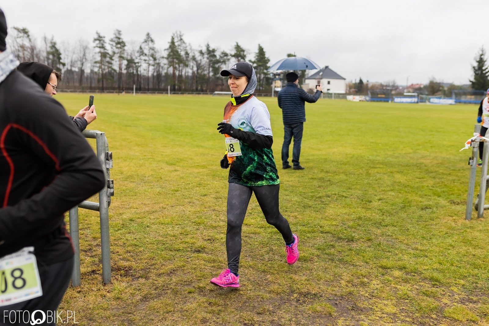 Zdjęcie w galerii na portalu naszraciborz.pl: Kuźniański Półmaraton Leśny. Były prezydent Raciborza pobiegł na swoje 80. urodziny [FOTO i WIDEO] wiadomości z regionu