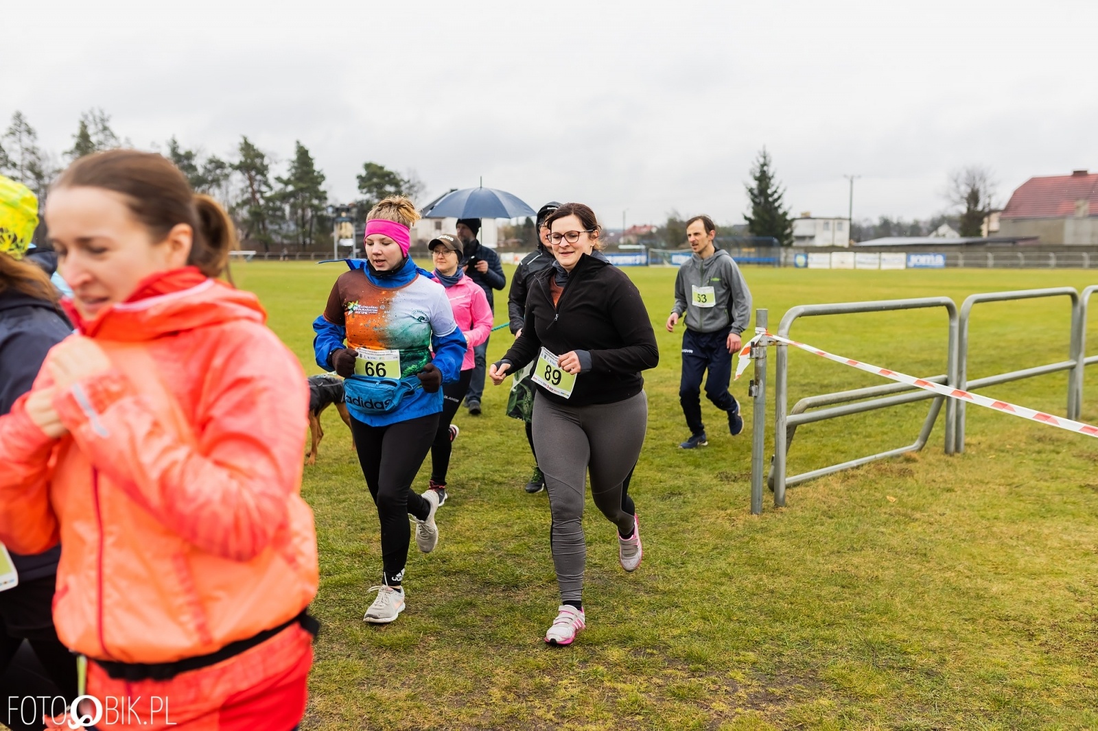 Zdjęcie w galerii na portalu naszraciborz.pl: Kuźniański Półmaraton Leśny. Były prezydent Raciborza pobiegł na swoje 80. urodziny [FOTO i WIDEO] wiadomości z regionu