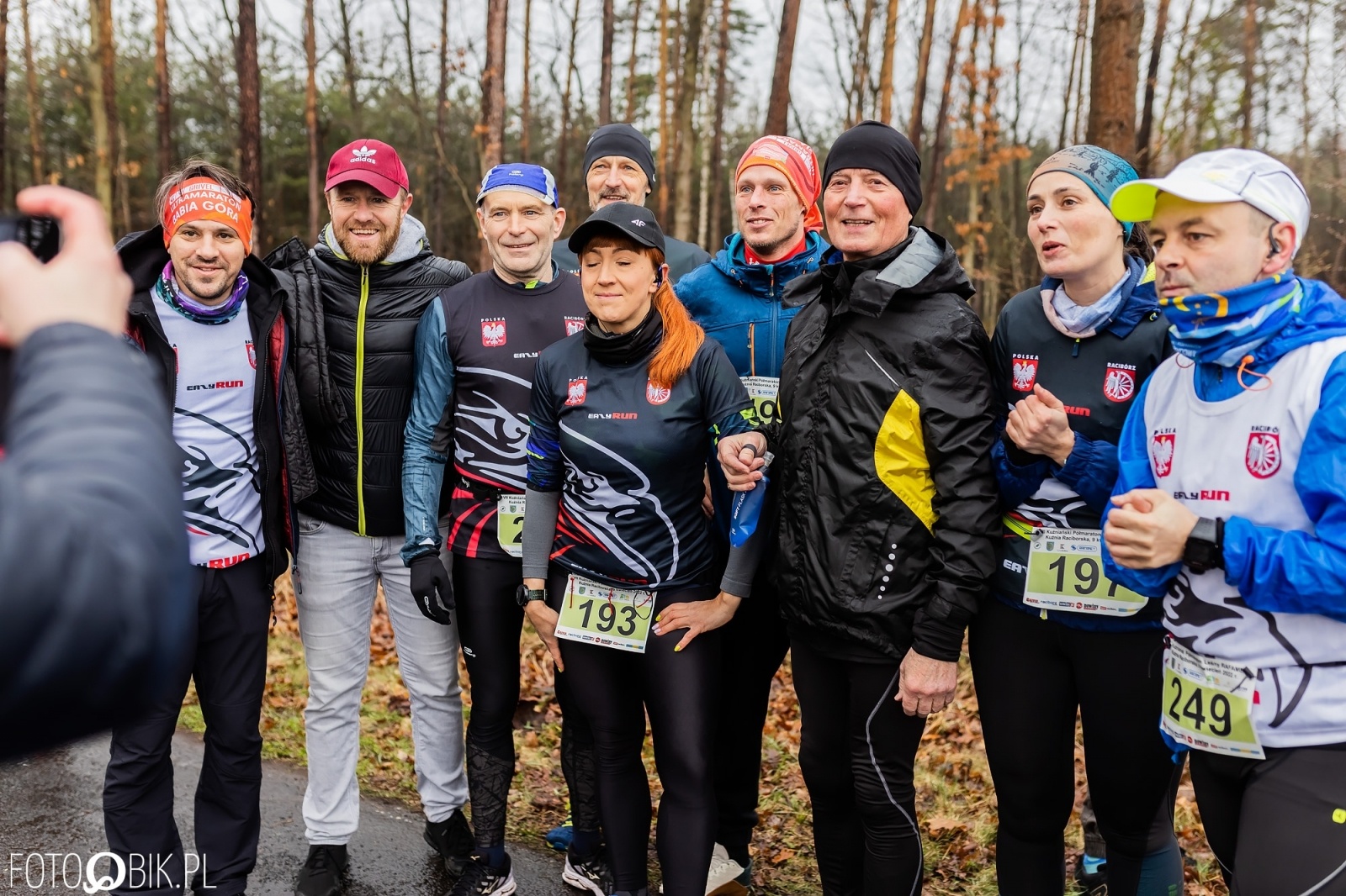 Zdjęcie w galerii na portalu naszraciborz.pl: Kuźniański Półmaraton Leśny. Były prezydent Raciborza pobiegł na swoje 80. urodziny [FOTO i WIDEO] wiadomości z regionu