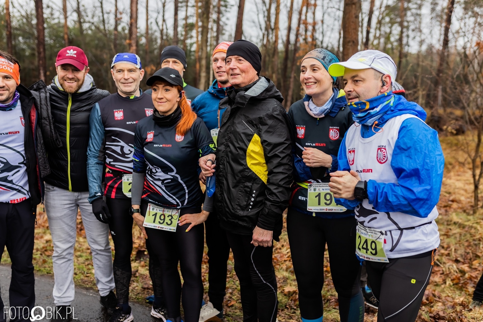 Zdjęcie w galerii na portalu naszraciborz.pl: Kuźniański Półmaraton Leśny. Były prezydent Raciborza pobiegł na swoje 80. urodziny [FOTO i WIDEO] wiadomości z regionu