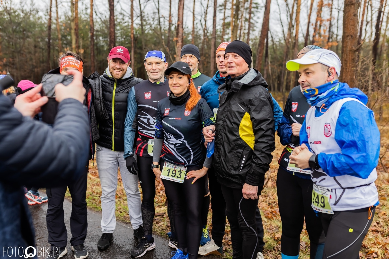 Zdjęcie w galerii na portalu naszraciborz.pl: Kuźniański Półmaraton Leśny. Były prezydent Raciborza pobiegł na swoje 80. urodziny [FOTO i WIDEO] wiadomości z regionu