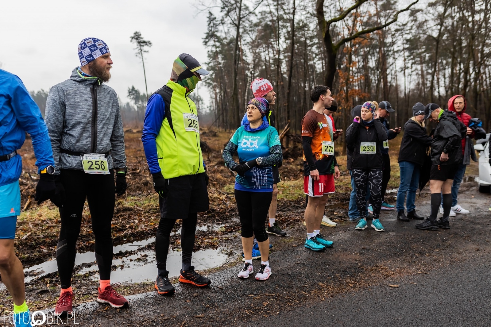 Zdjęcie w galerii na portalu naszraciborz.pl: Kuźniański Półmaraton Leśny. Były prezydent Raciborza pobiegł na swoje 80. urodziny [FOTO i WIDEO] wiadomości z regionu