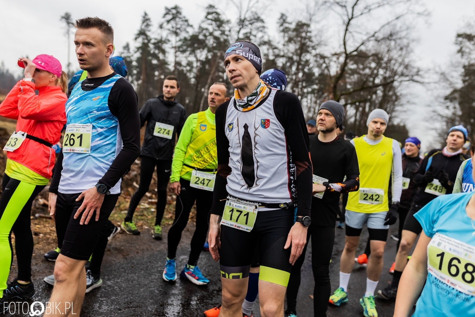 Zdjęcie w galerii na portalu naszraciborz.pl: Kuźniański Półmaraton Leśny. Były prezydent Raciborza pobiegł na swoje 80. urodziny [FOTO i WIDEO] wiadomości z regionu