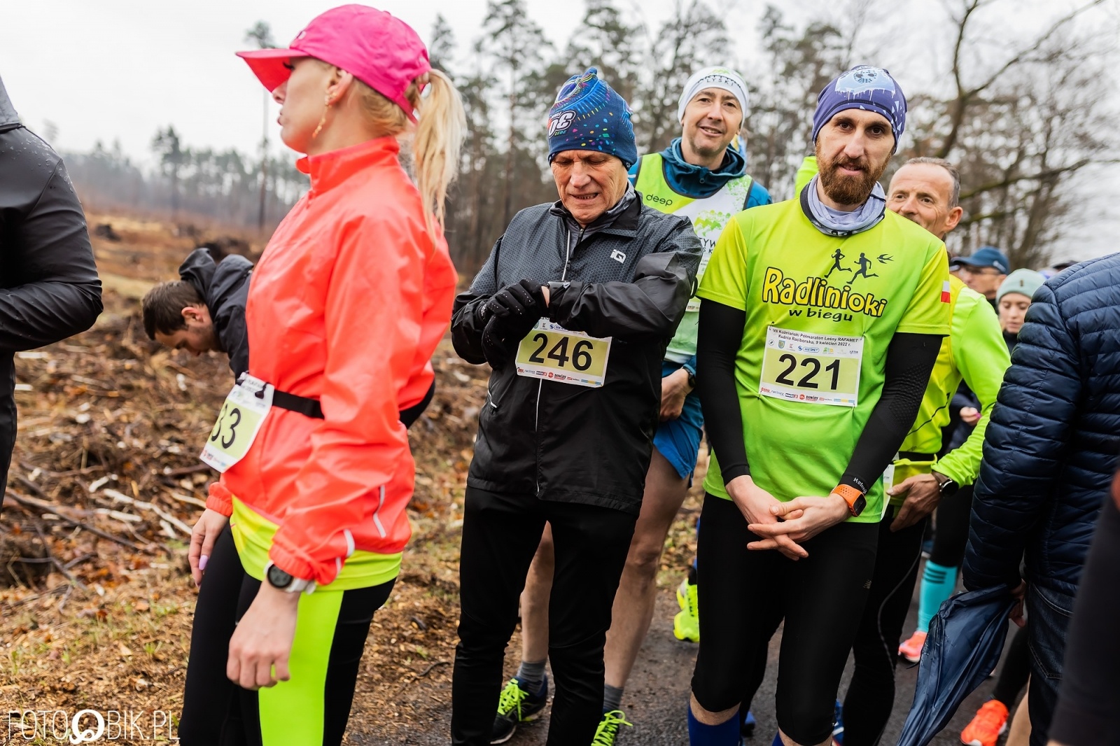 Zdjęcie w galerii na portalu naszraciborz.pl: Kuźniański Półmaraton Leśny. Były prezydent Raciborza pobiegł na swoje 80. urodziny [FOTO i WIDEO] wiadomości z regionu