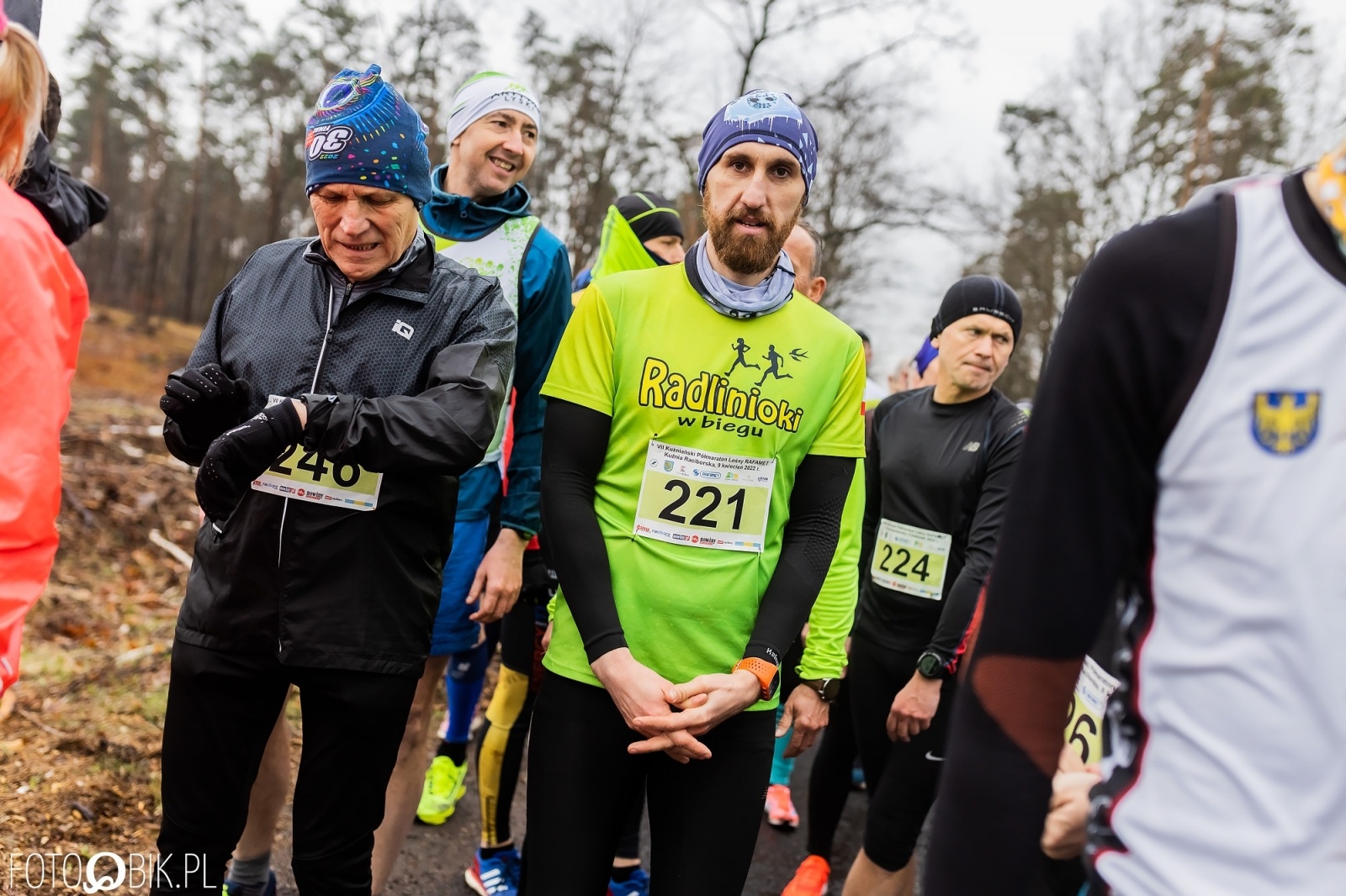 Zdjęcie w galerii na portalu naszraciborz.pl: Kuźniański Półmaraton Leśny. Były prezydent Raciborza pobiegł na swoje 80. urodziny [FOTO i WIDEO] wiadomości z regionu