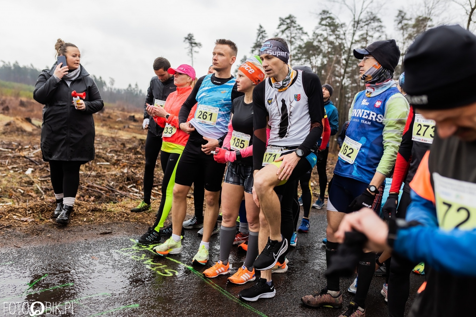 Zdjęcie w galerii na portalu naszraciborz.pl: Kuźniański Półmaraton Leśny. Były prezydent Raciborza pobiegł na swoje 80. urodziny [FOTO i WIDEO] wiadomości z regionu