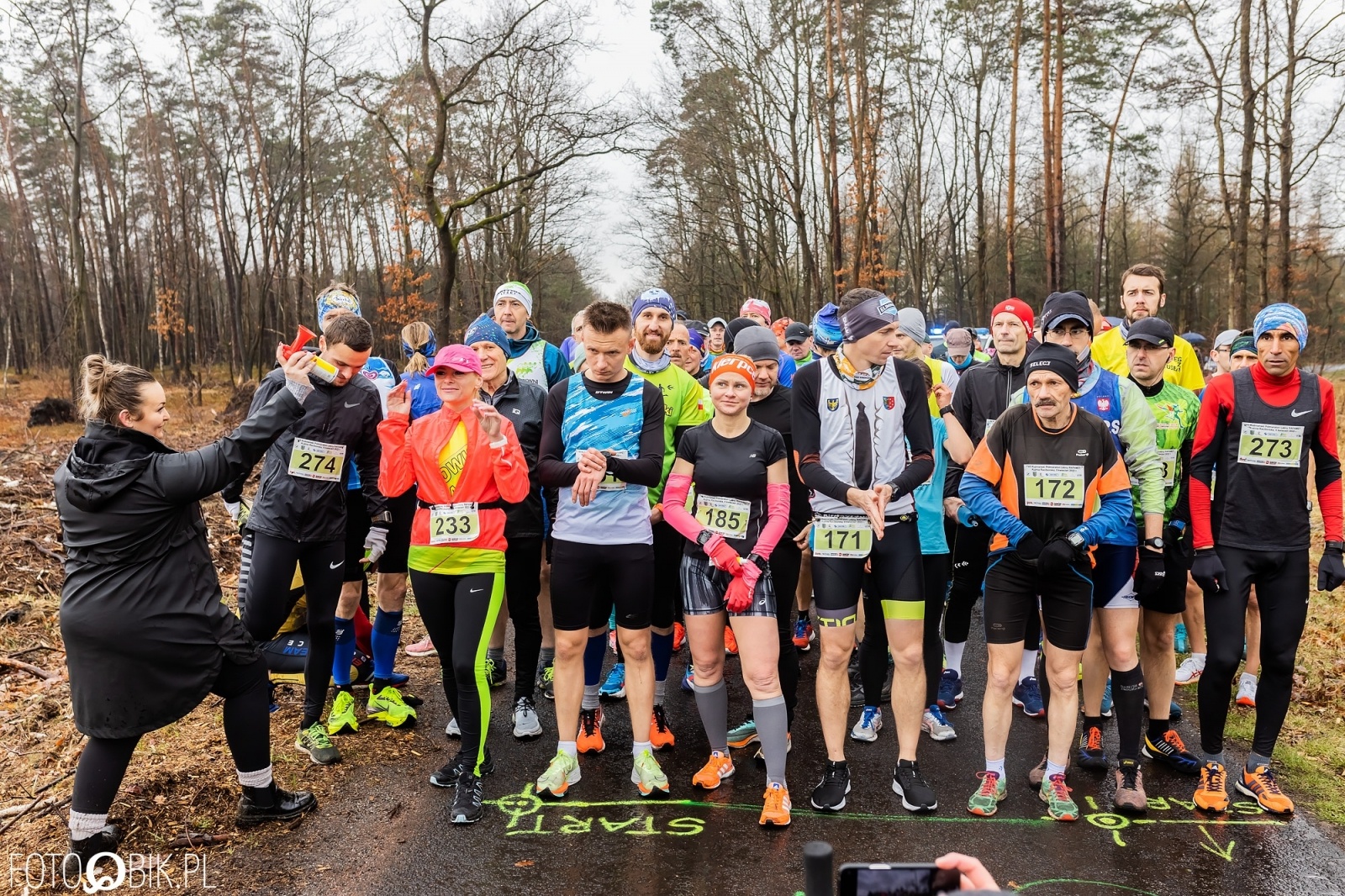 Zdjęcie w galerii na portalu naszraciborz.pl: Kuźniański Półmaraton Leśny. Były prezydent Raciborza pobiegł na swoje 80. urodziny [FOTO i WIDEO] wiadomości z regionu