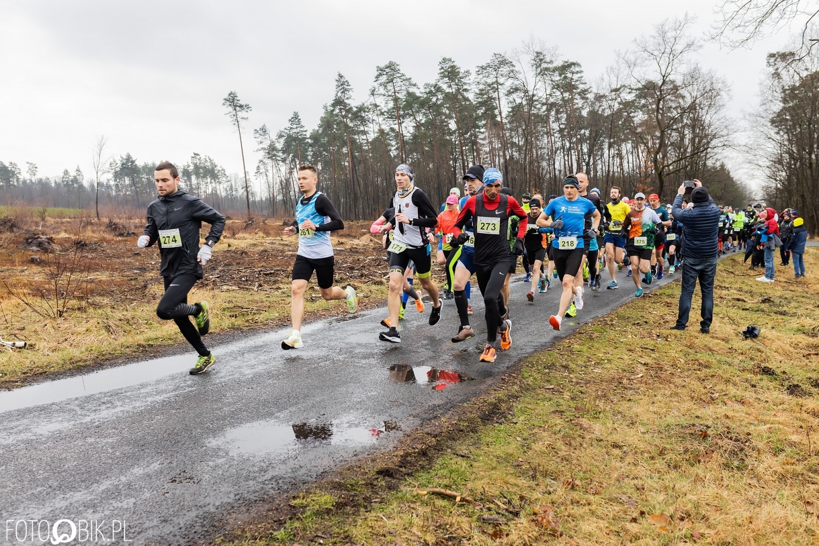 Zdjęcie w galerii na portalu naszraciborz.pl: Kuźniański Półmaraton Leśny. Były prezydent Raciborza pobiegł na swoje 80. urodziny [FOTO i WIDEO] wiadomości z regionu