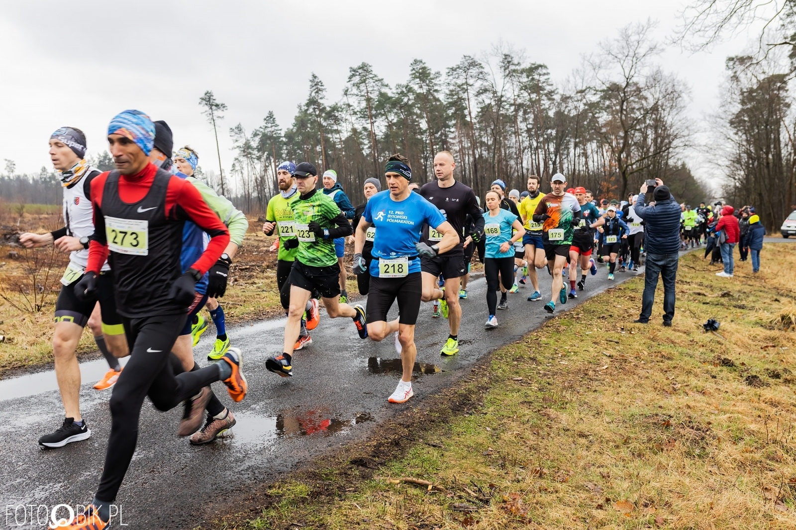 Zdjęcie w galerii na portalu naszraciborz.pl: Kuźniański Półmaraton Leśny. Były prezydent Raciborza pobiegł na swoje 80. urodziny [FOTO i WIDEO] wiadomości z regionu