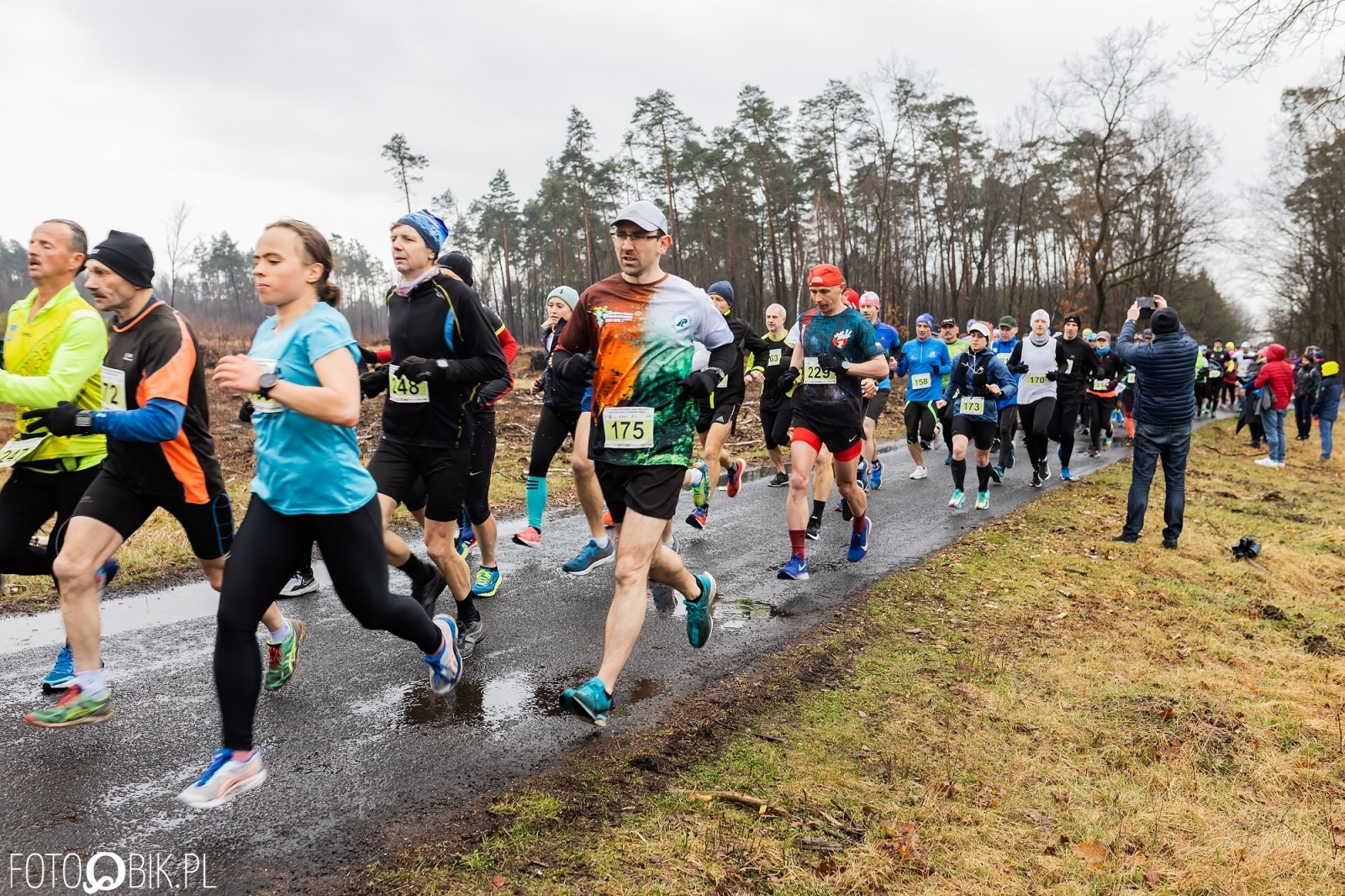 Zdjęcie w galerii na portalu naszraciborz.pl: Kuźniański Półmaraton Leśny. Były prezydent Raciborza pobiegł na swoje 80. urodziny [FOTO i WIDEO] wiadomości z regionu
