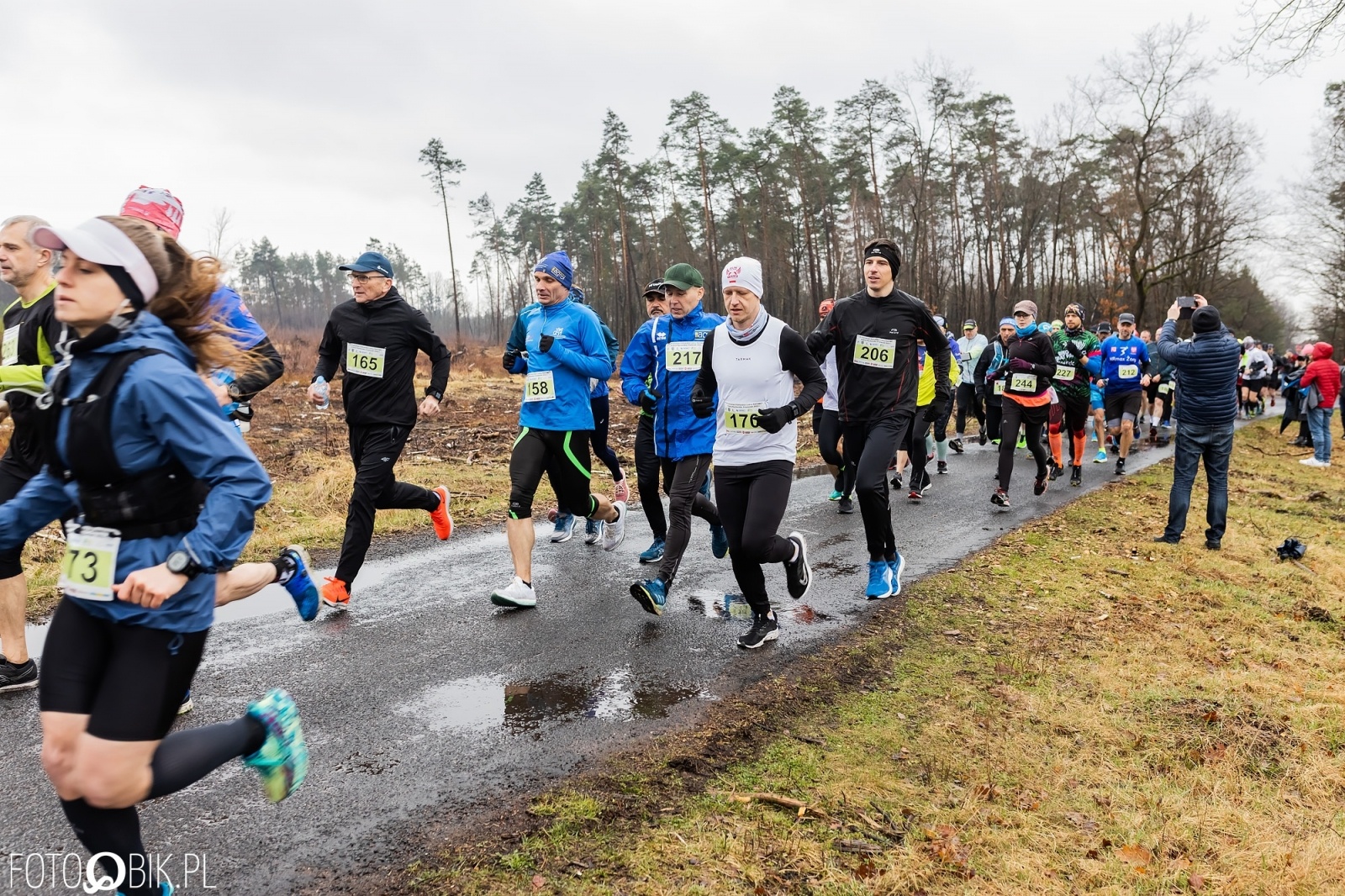 Zdjęcie w galerii na portalu naszraciborz.pl: Kuźniański Półmaraton Leśny. Były prezydent Raciborza pobiegł na swoje 80. urodziny [FOTO i WIDEO] wiadomości z regionu