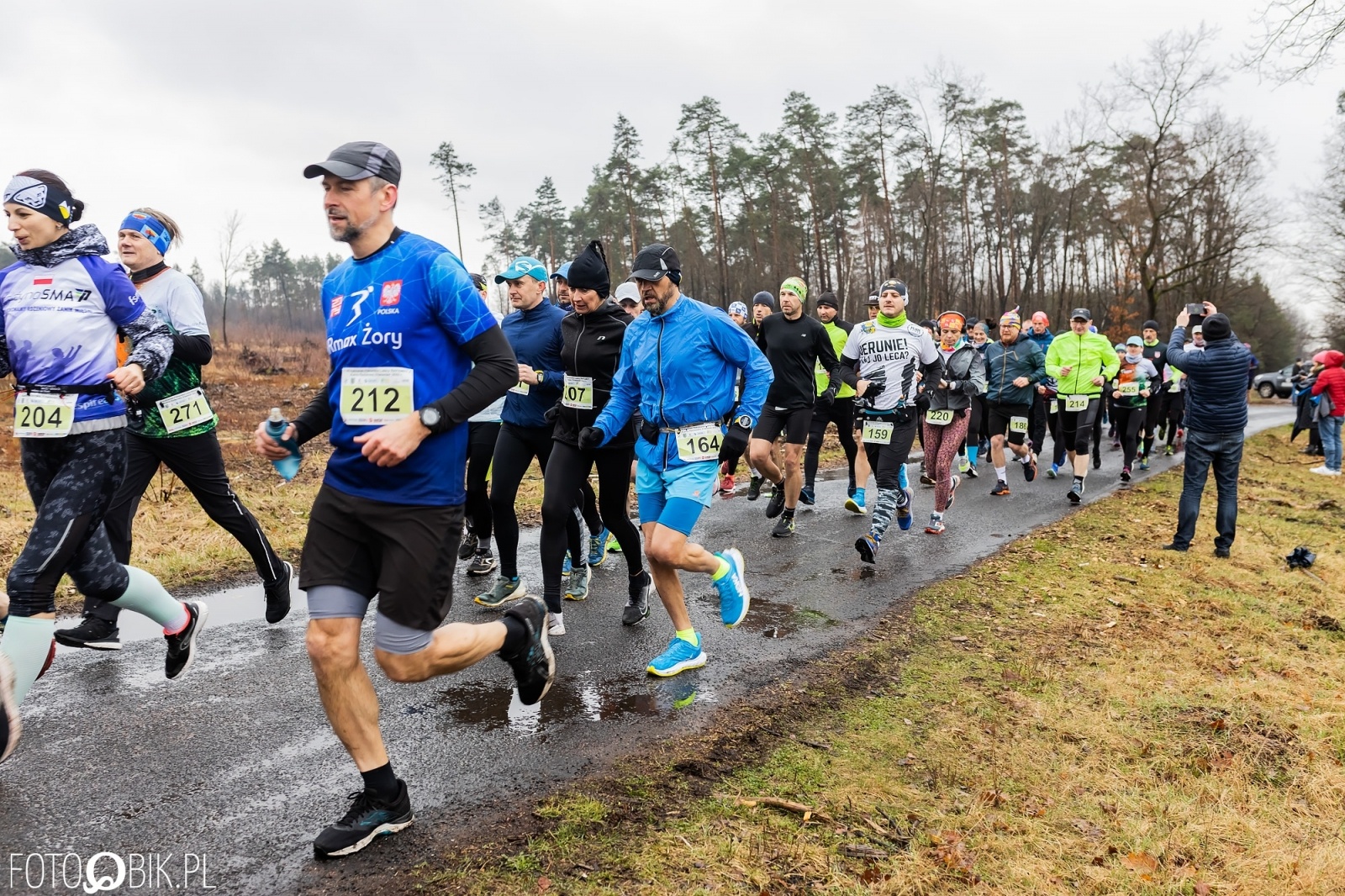 Zdjęcie w galerii na portalu naszraciborz.pl: Kuźniański Półmaraton Leśny. Były prezydent Raciborza pobiegł na swoje 80. urodziny [FOTO i WIDEO] wiadomości z regionu