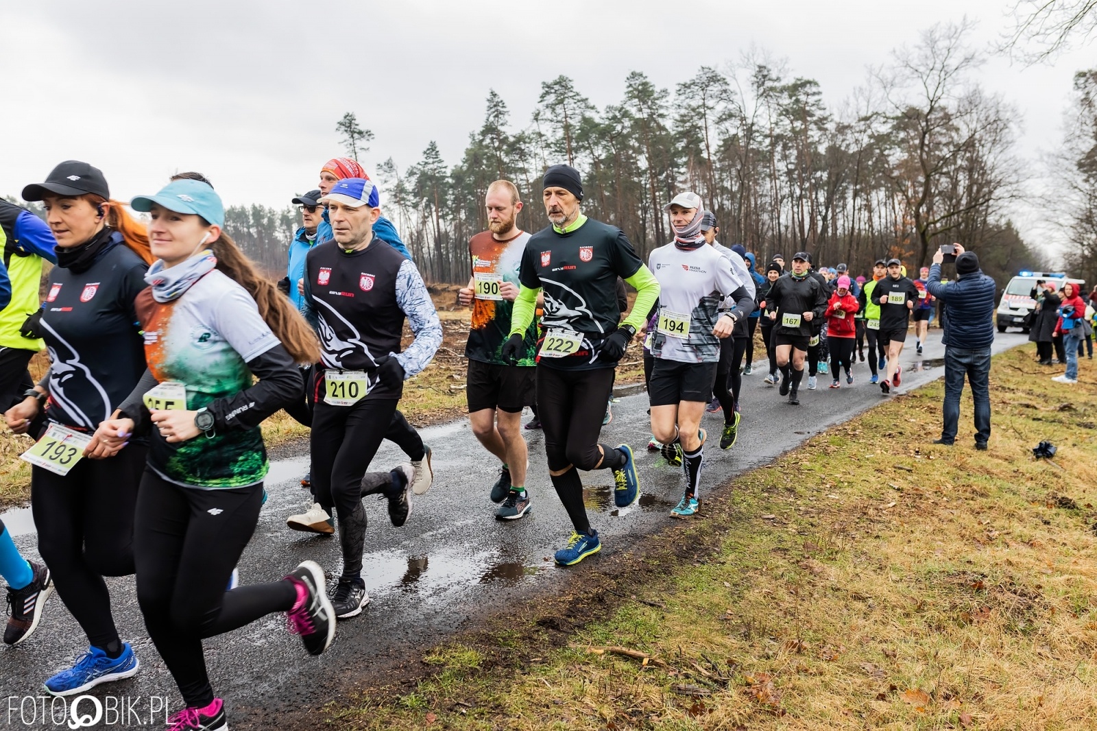 Zdjęcie w galerii na portalu naszraciborz.pl: Kuźniański Półmaraton Leśny. Były prezydent Raciborza pobiegł na swoje 80. urodziny [FOTO i WIDEO] wiadomości z regionu