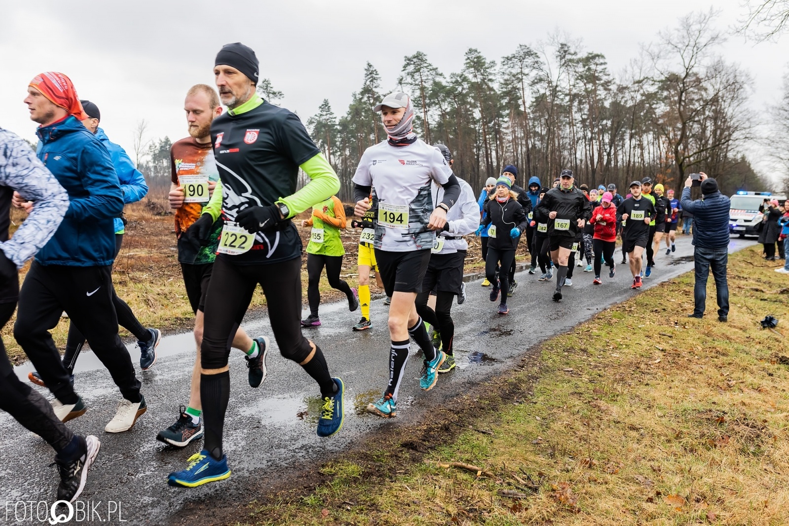 Zdjęcie w galerii na portalu naszraciborz.pl: Kuźniański Półmaraton Leśny. Były prezydent Raciborza pobiegł na swoje 80. urodziny [FOTO i WIDEO] wiadomości z regionu