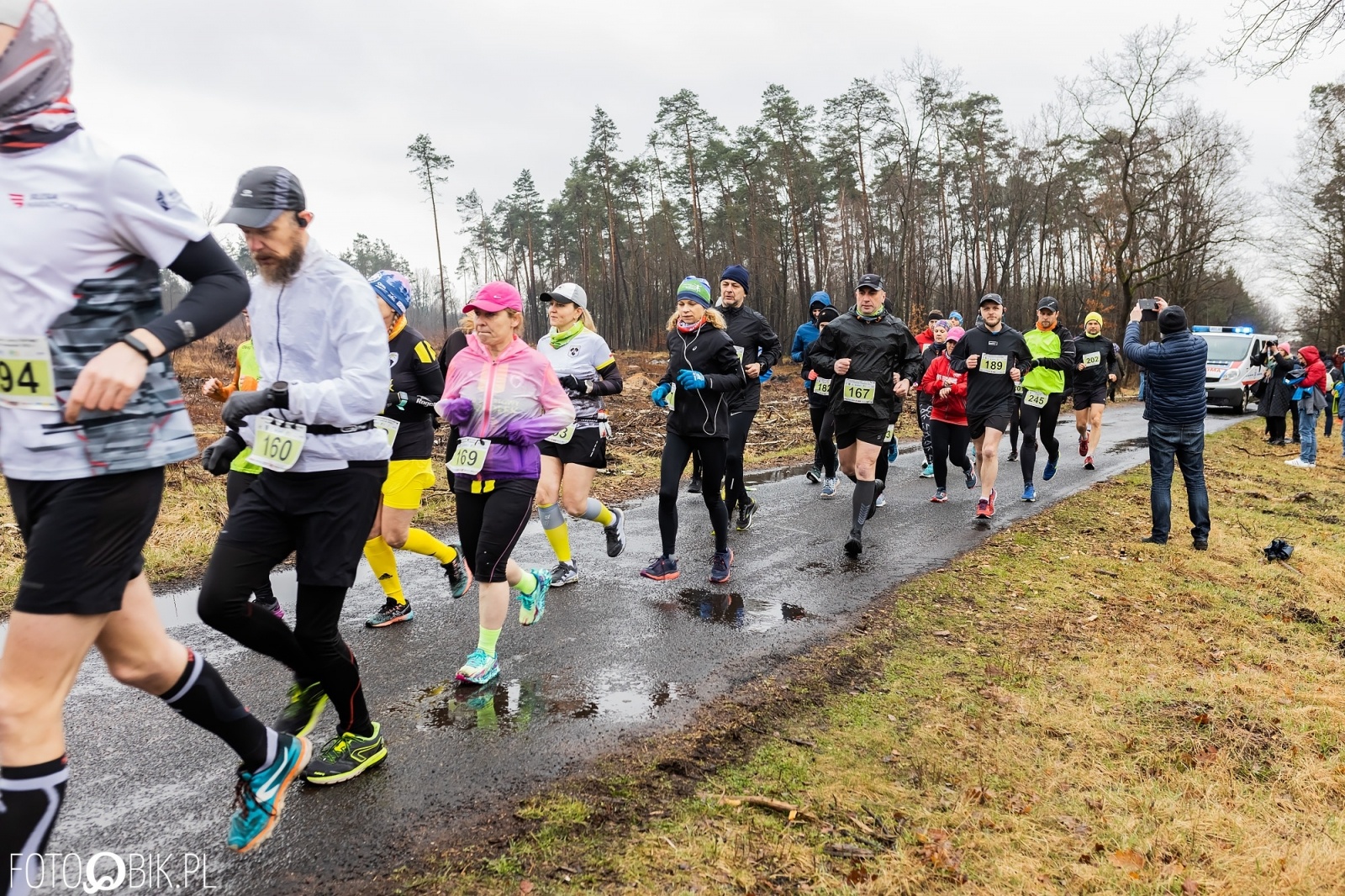 Zdjęcie w galerii na portalu naszraciborz.pl: Kuźniański Półmaraton Leśny. Były prezydent Raciborza pobiegł na swoje 80. urodziny [FOTO i WIDEO] wiadomości z regionu