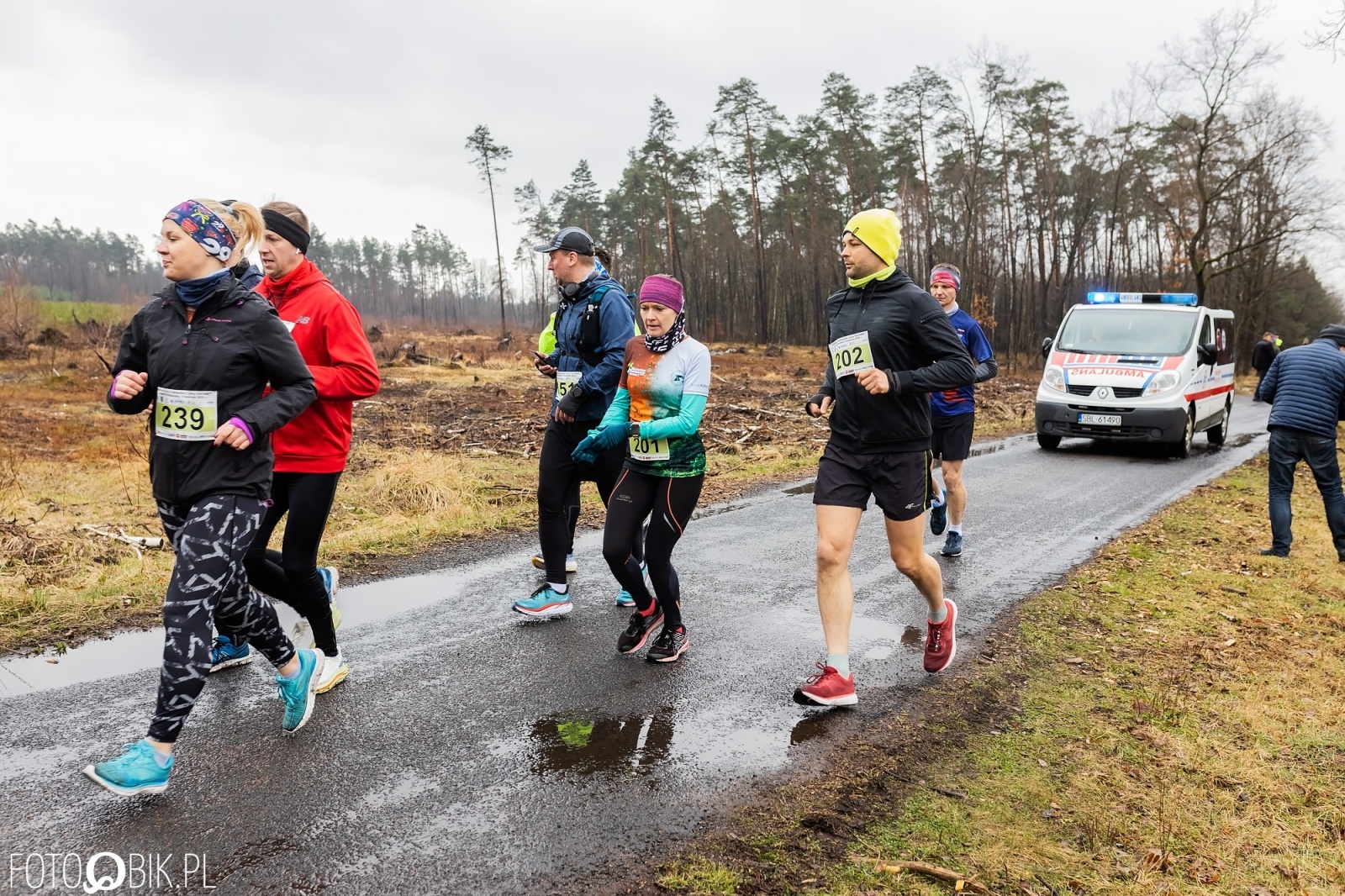 Zdjęcie w galerii na portalu naszraciborz.pl: Kuźniański Półmaraton Leśny. Były prezydent Raciborza pobiegł na swoje 80. urodziny [FOTO i WIDEO] wiadomości z regionu