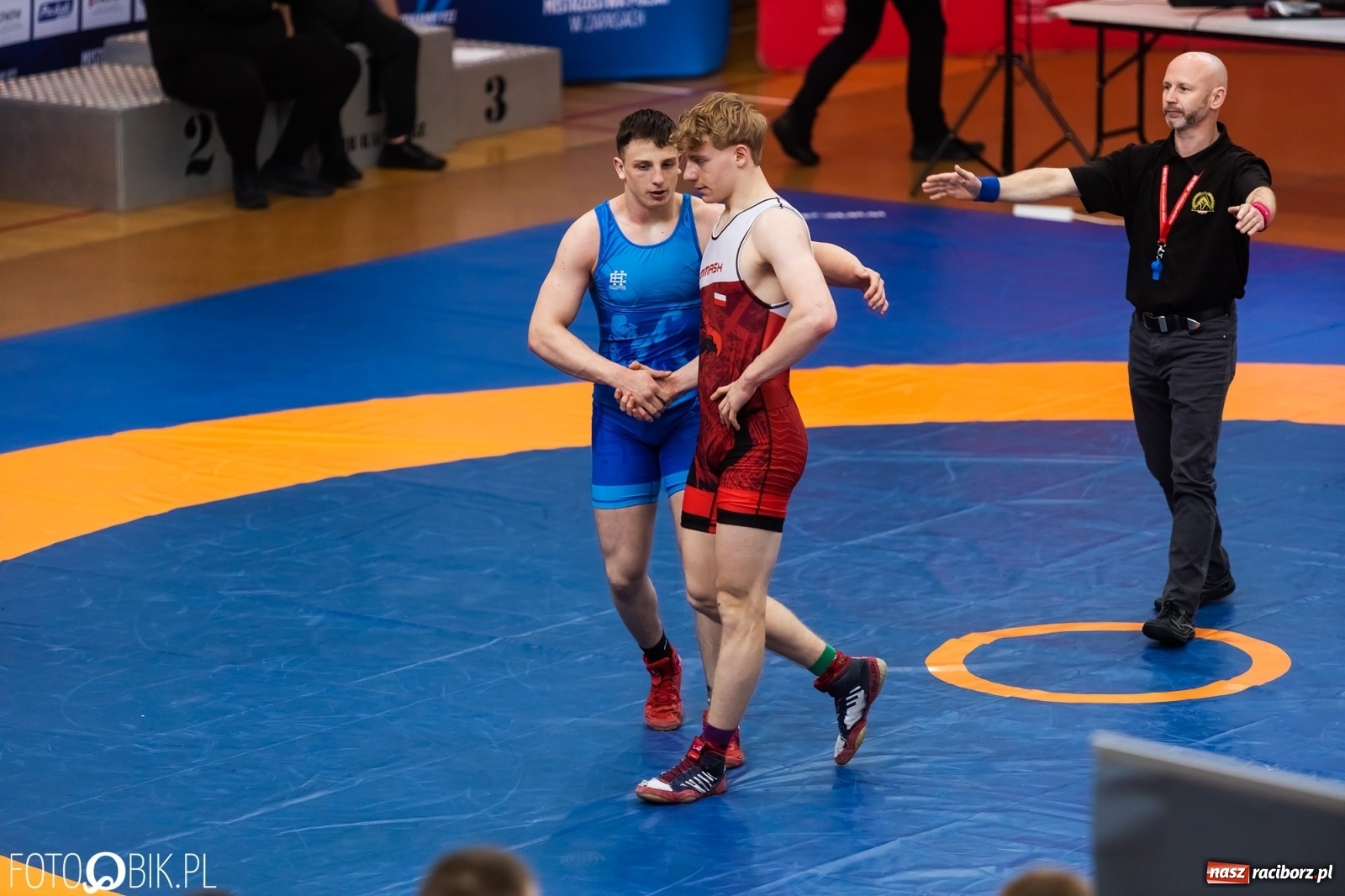 Zdjęcie w galerii na portalu naszraciborz.pl: W Arenie Rafako trwają Mistrzostwa Polski Juniorów w Zapasach wiadomości z regionu