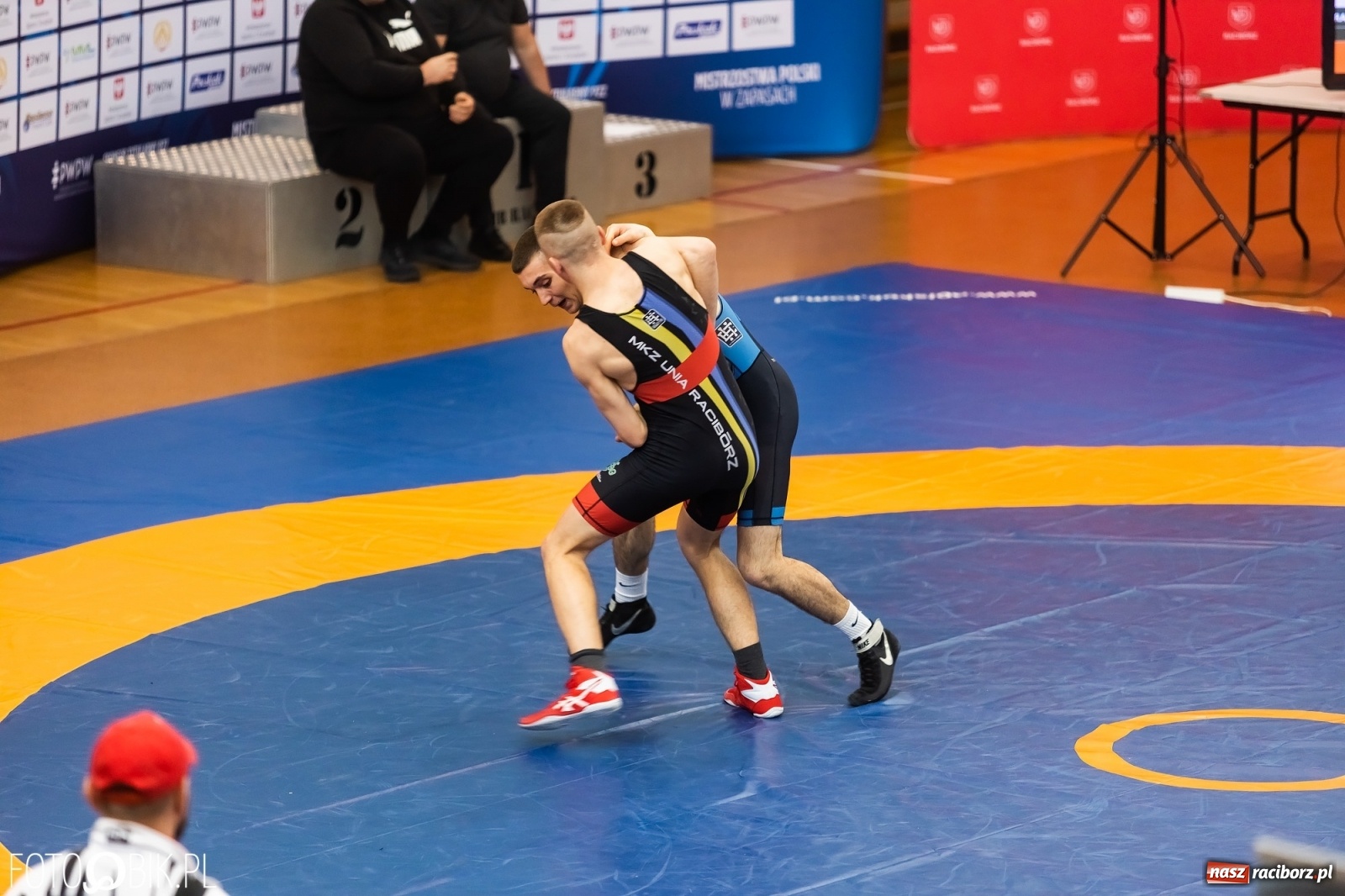 Zdjęcie w galerii na portalu naszraciborz.pl: W Arenie Rafako trwają Mistrzostwa Polski Juniorów w Zapasach wiadomości z regionu
