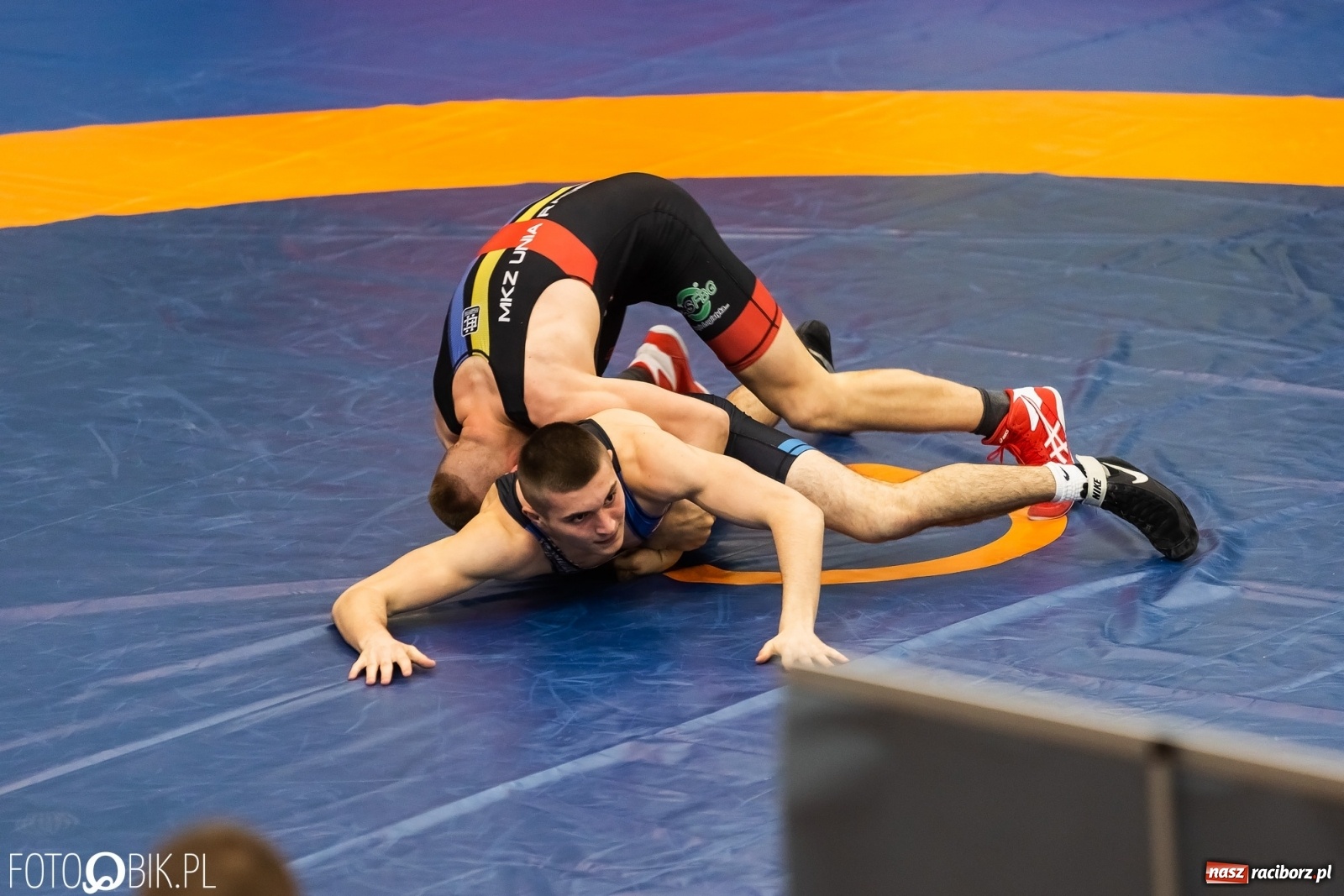 Zdjęcie w galerii na portalu naszraciborz.pl: W Arenie Rafako trwają Mistrzostwa Polski Juniorów w Zapasach wiadomości z regionu