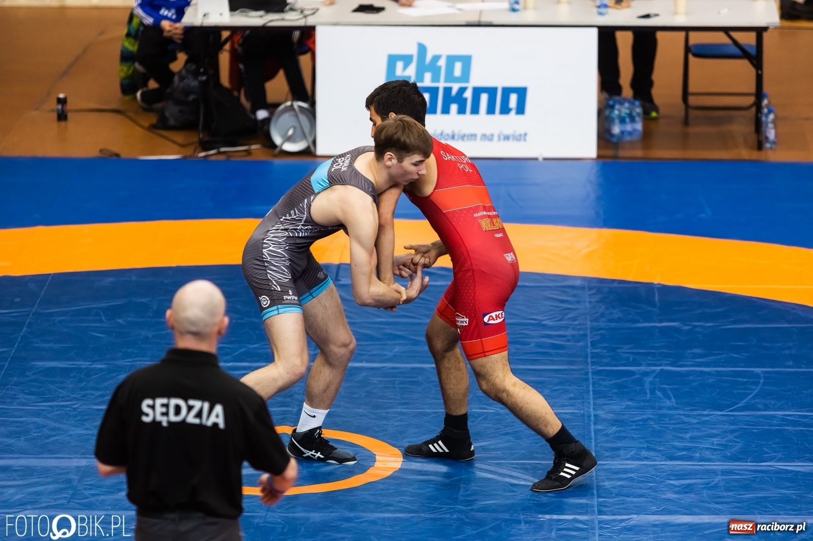 Zdjęcie w galerii na portalu naszraciborz.pl: W Arenie Rafako trwają Mistrzostwa Polski Juniorów w Zapasach wiadomości z regionu