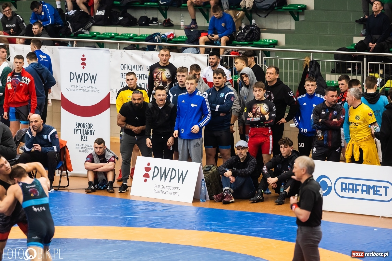 Zdjęcie w galerii na portalu naszraciborz.pl: W Arenie Rafako trwają Mistrzostwa Polski Juniorów w Zapasach wiadomości z regionu